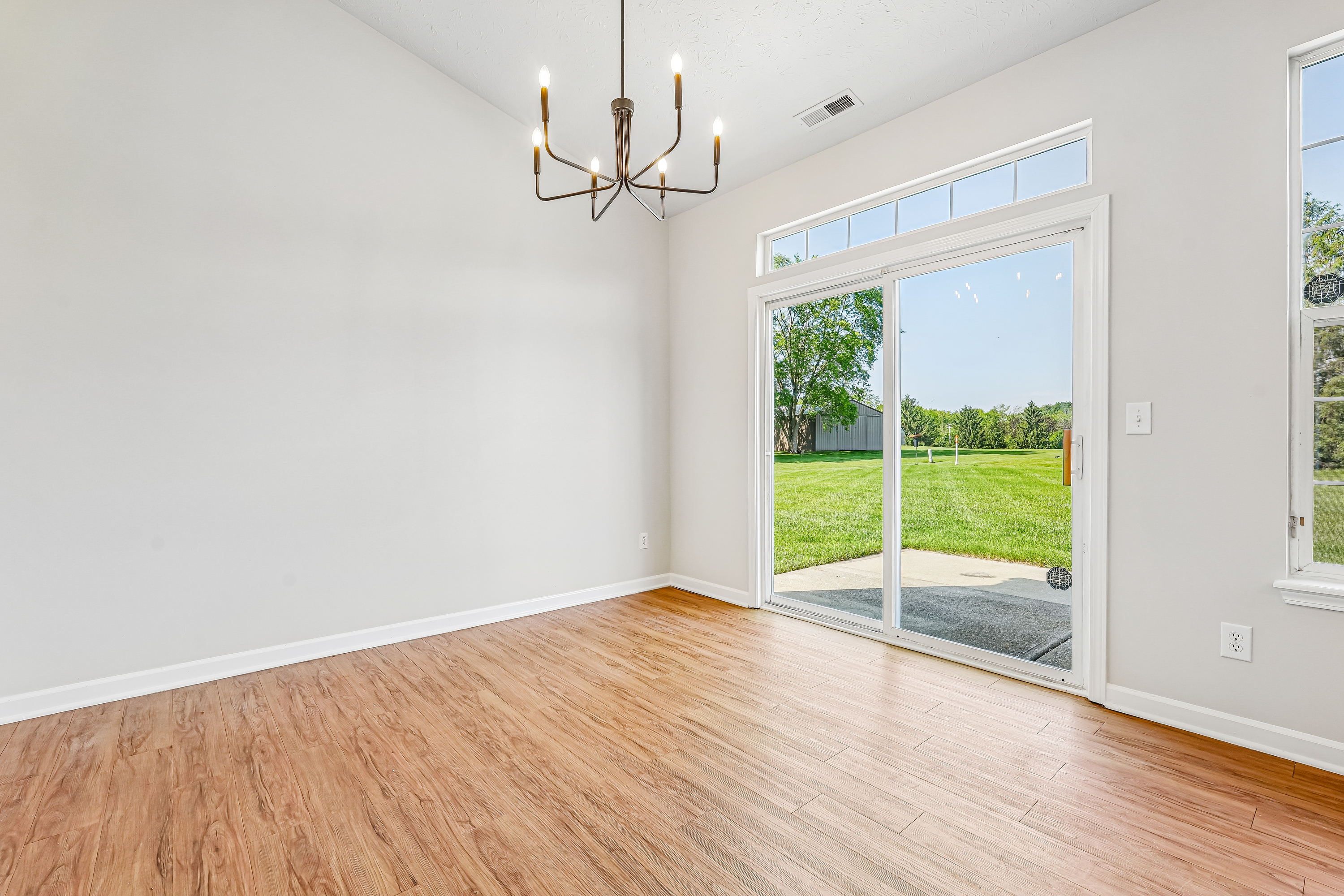 Photo 10 of 48 of 2082 Lawrin Ct, Indianapolis, IN