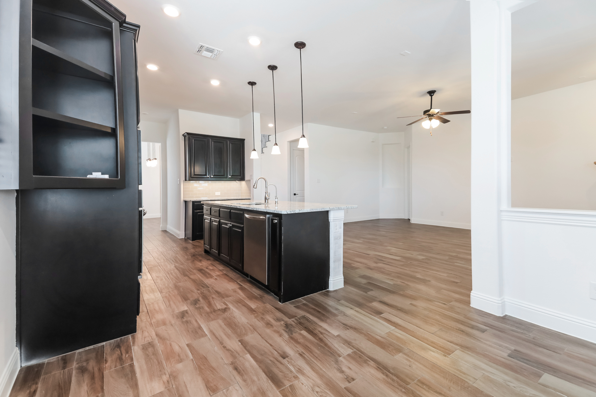 Photo 5 of 22 of 10812 Marble Falls Pl, McKinney, TX