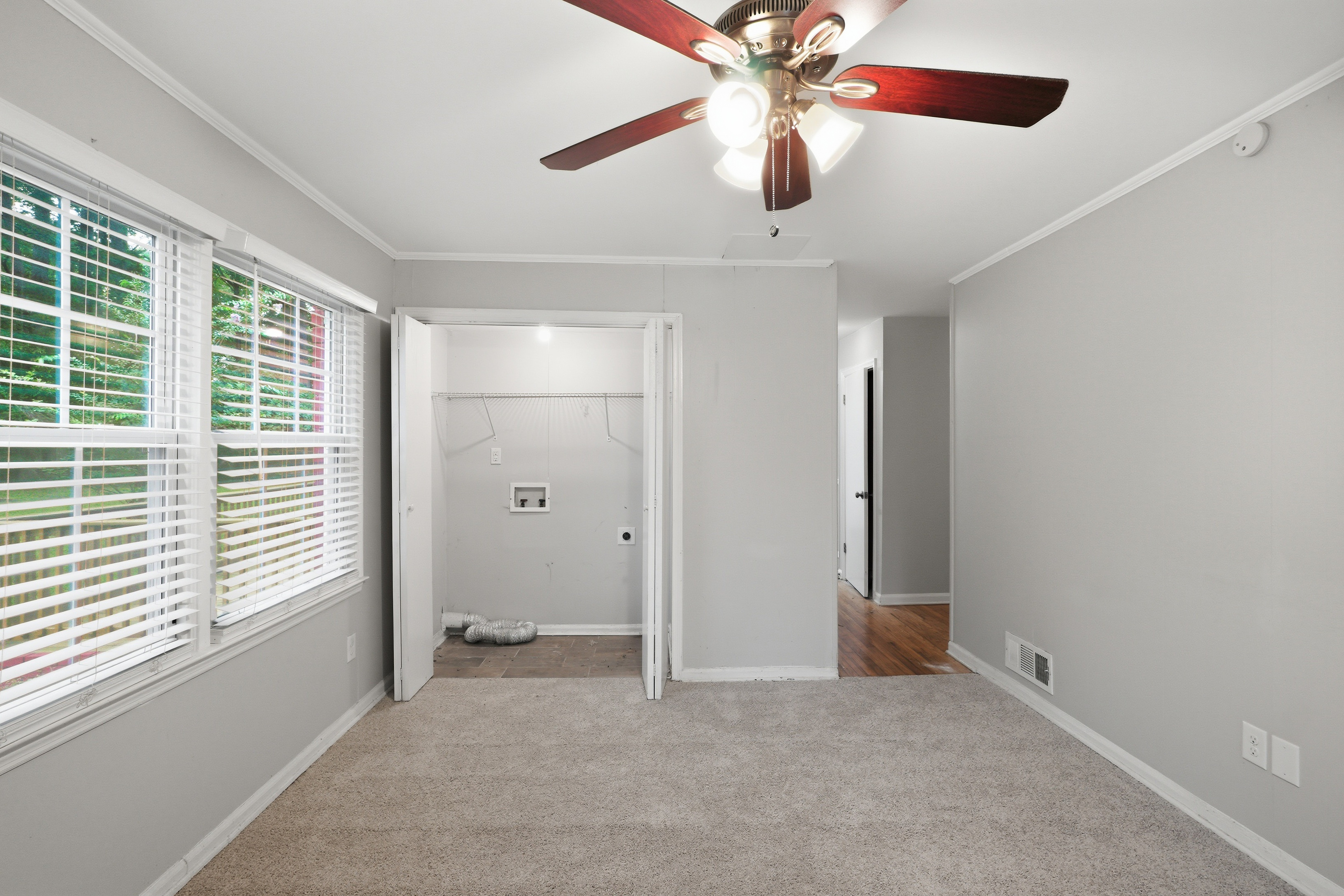 Photo 20 of 35 of 1604 Drayton Woods Dr, Tucker, GA