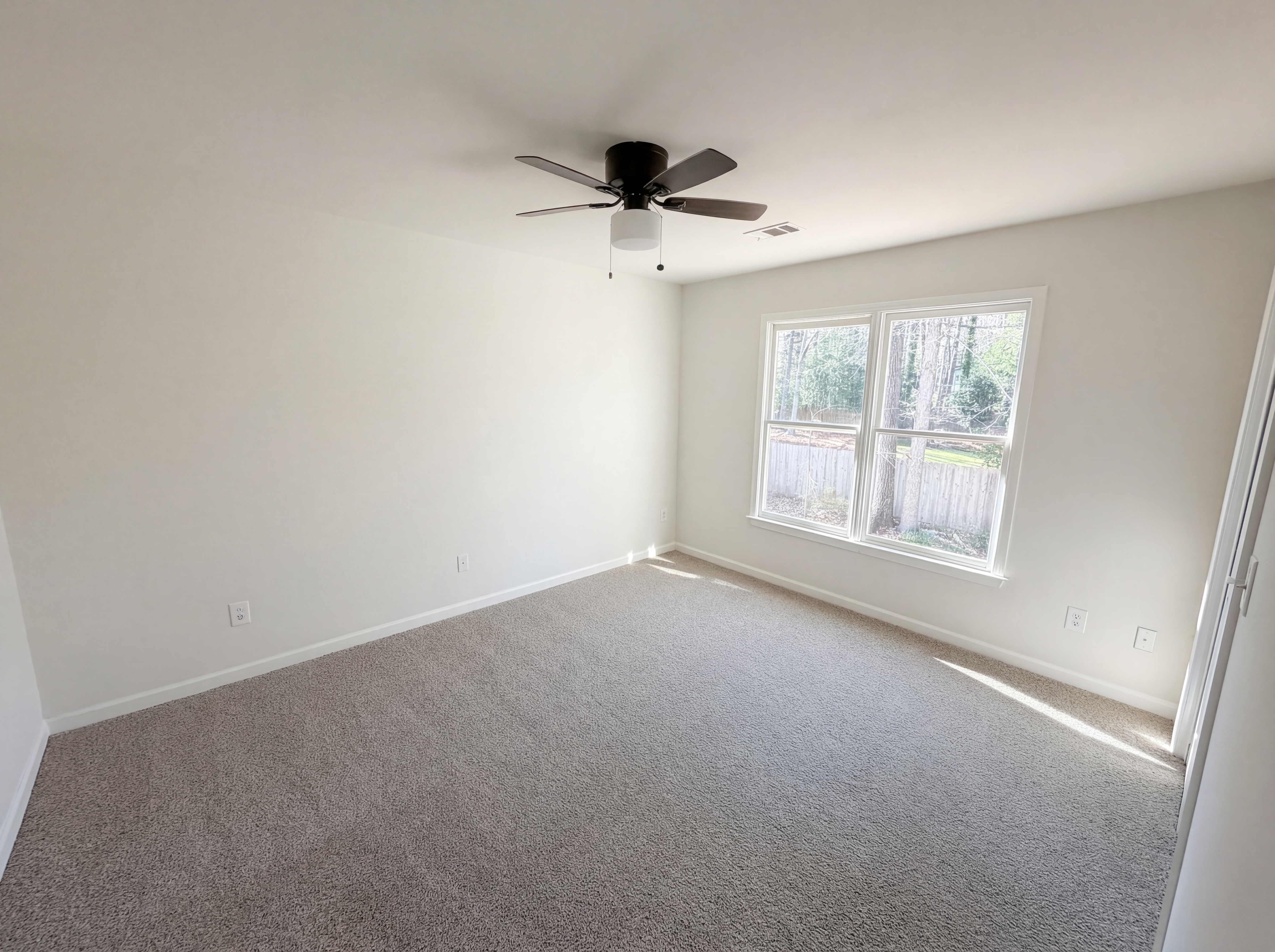Photo 4 of 25 of 5011 Lake Holw, Douglasville, GA