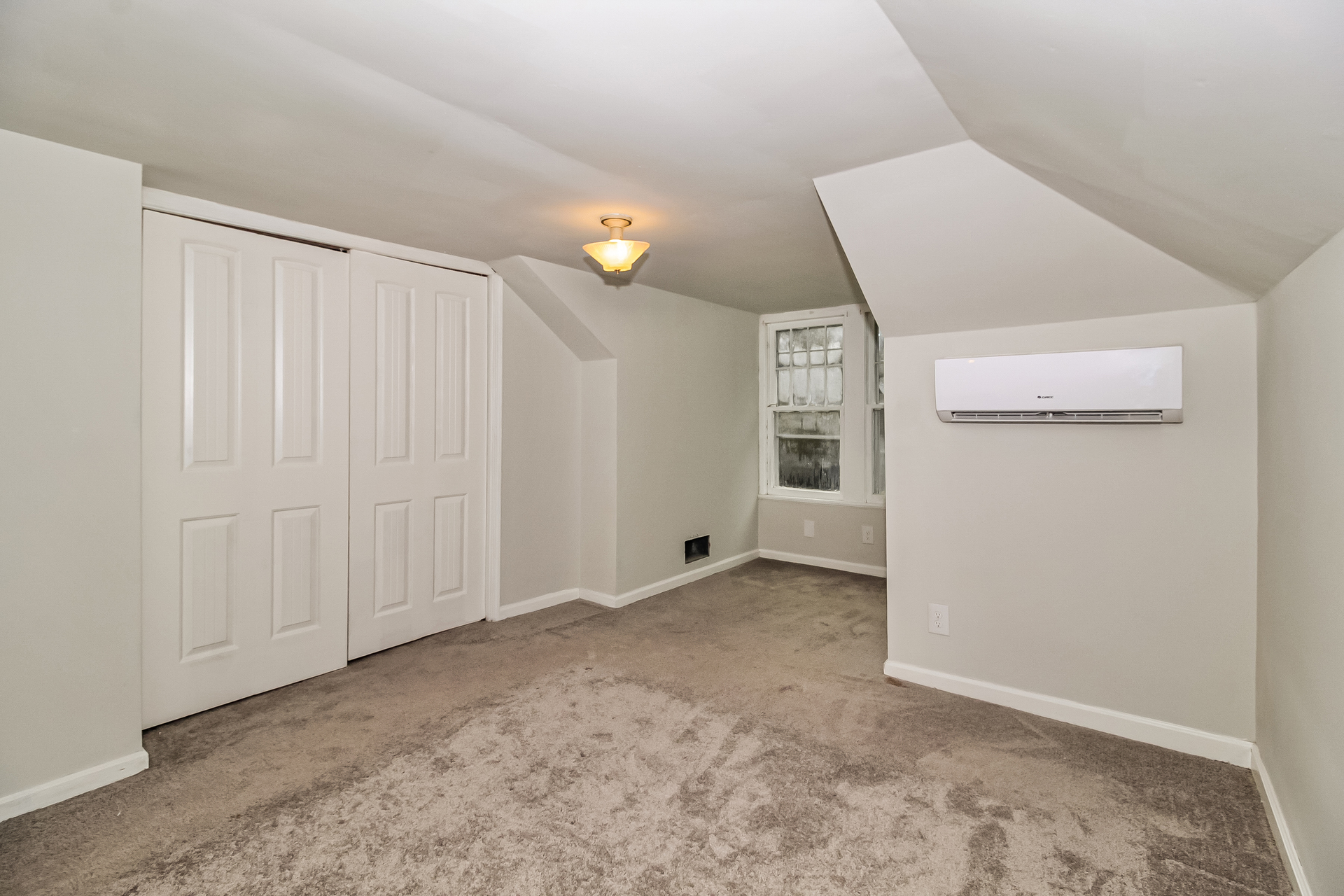 Photo 16 of 22 of 114 E Clay St, Whiteville, NC