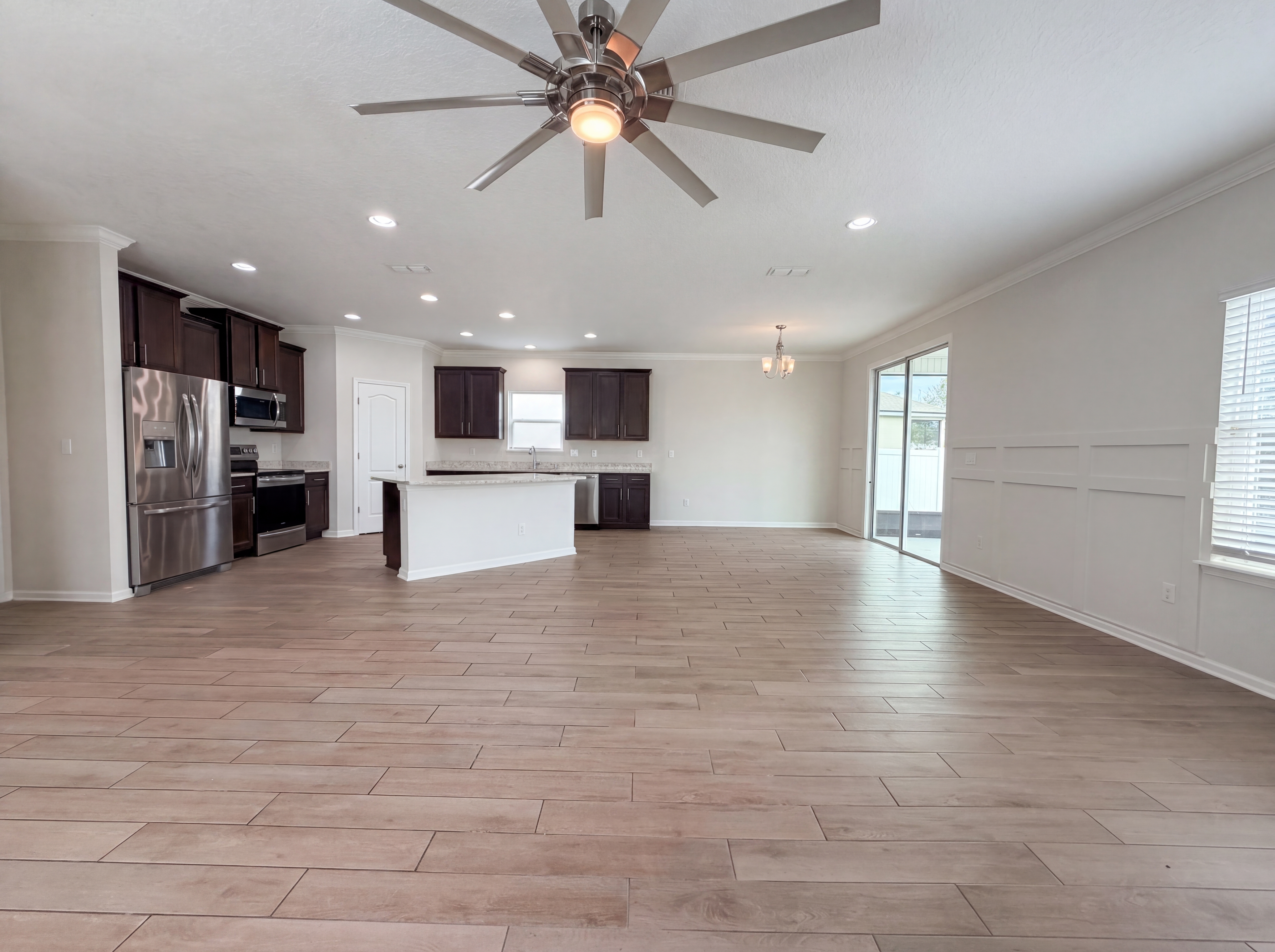 Photo 3 of 27 of 8250 Cape Fox Dr, Jacksonville, FL