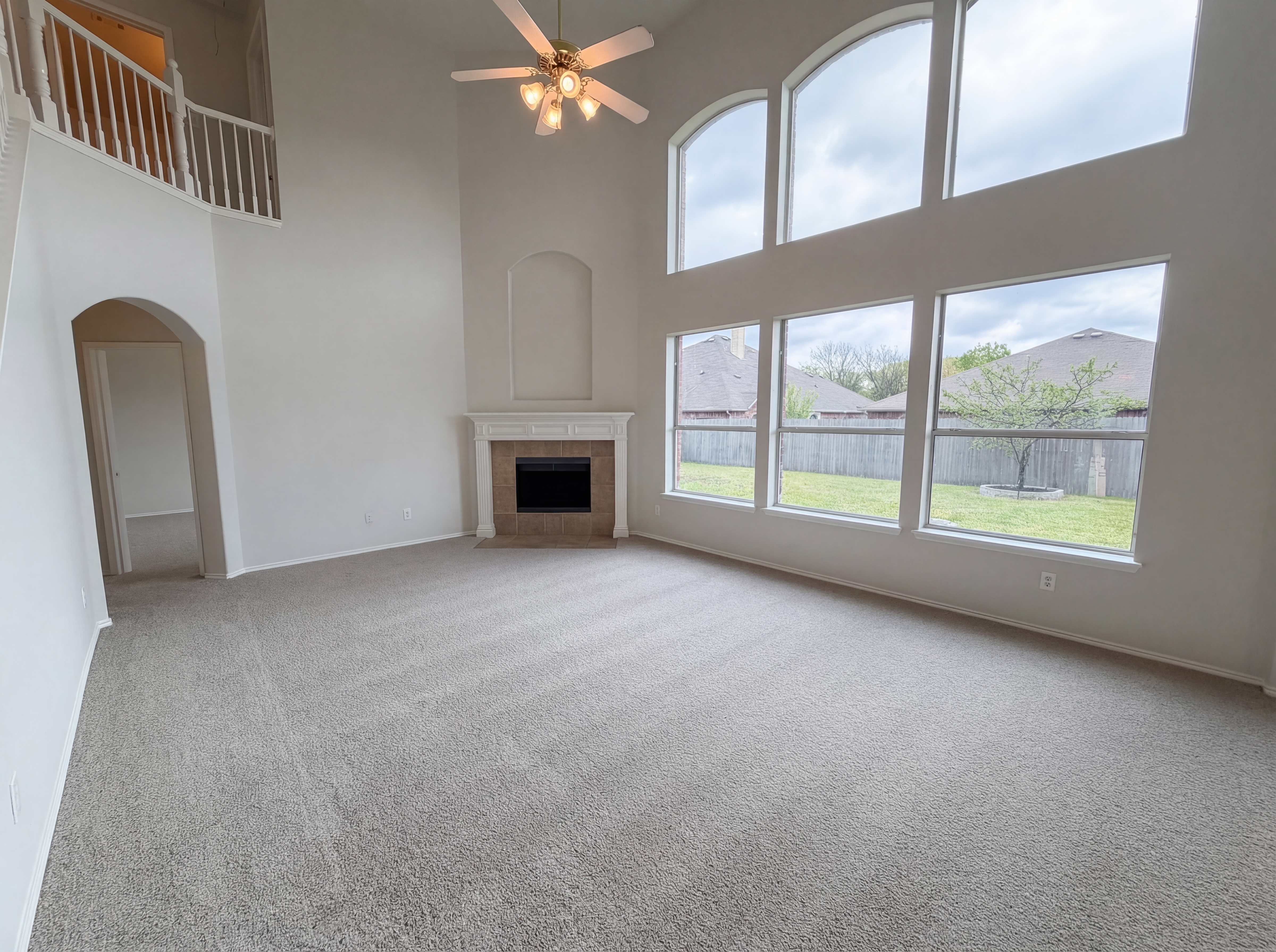 Photo 3 of 24 of 916 Matagorda Ln, Desoto, TX
