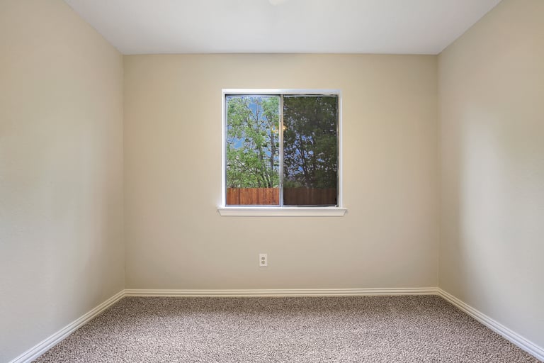 Photo 16 of 26 - 5804 Maurie Dr, Watauga, TX 76148