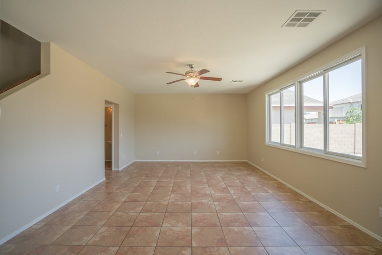Photo 9 of 30 - 15123 W Hope Dr, Surprise, AZ 85379