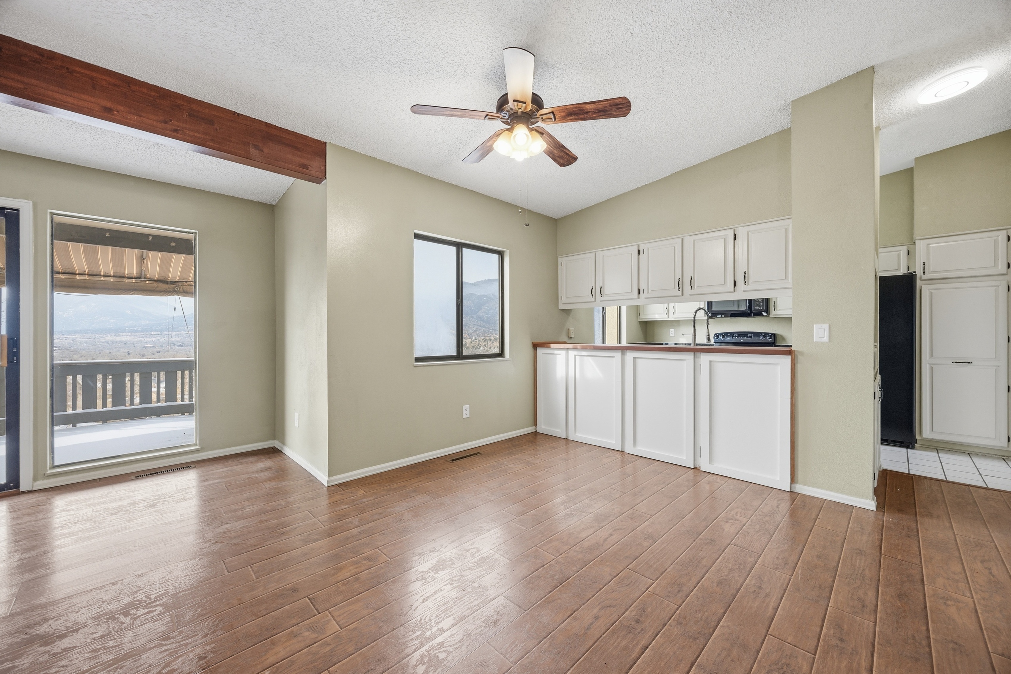 Photo 11 of 32 of 930 Fontmore Rd, Colorado Springs, CO