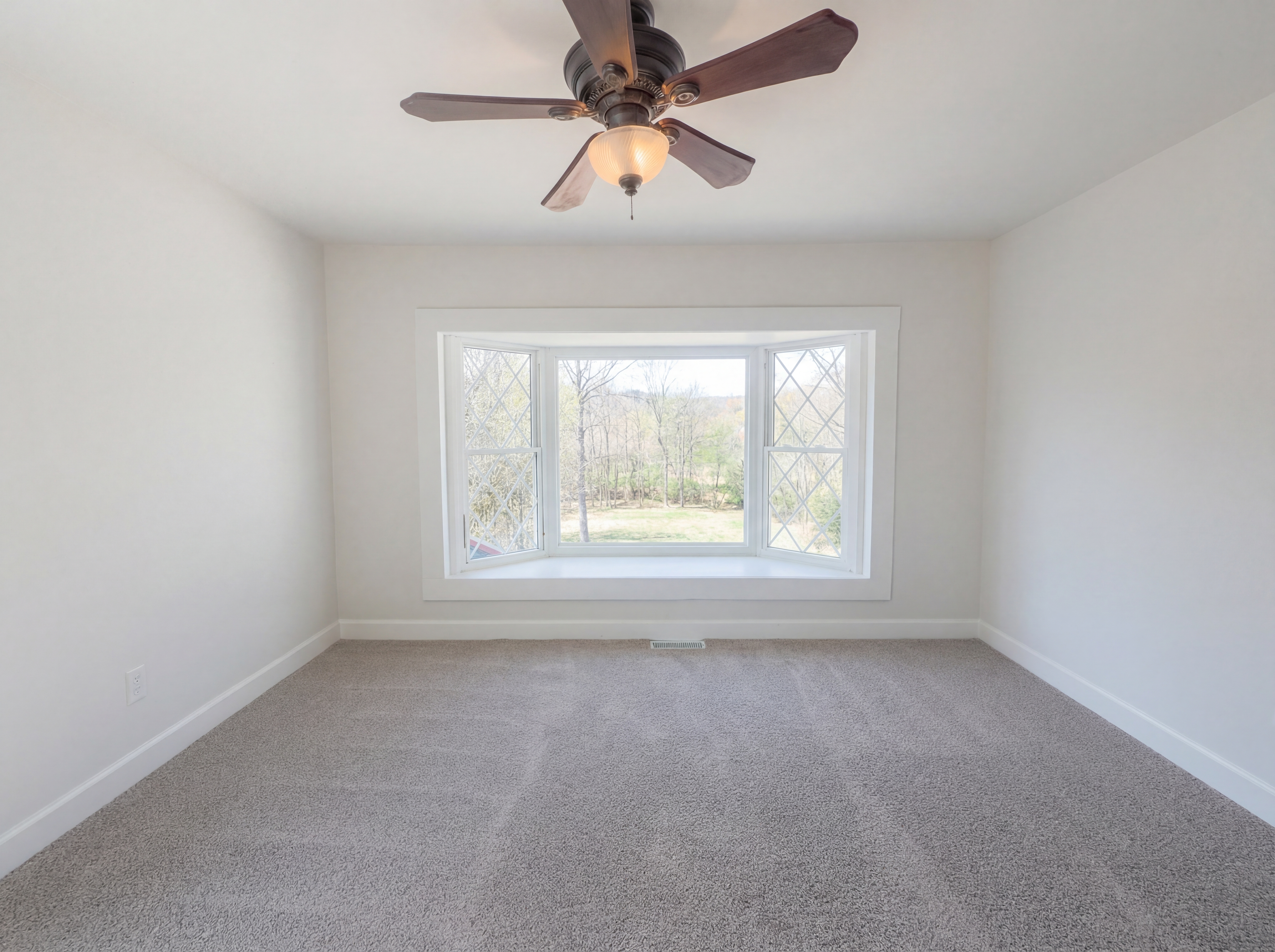 Photo 10 of 19 of 1495 S Peace Haven Rd, Clemmons, NC