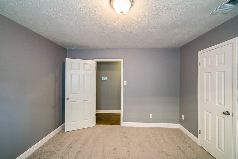 Photo 15 of 27 - 5113 Meadow Crest St, La Porte, TX 77571