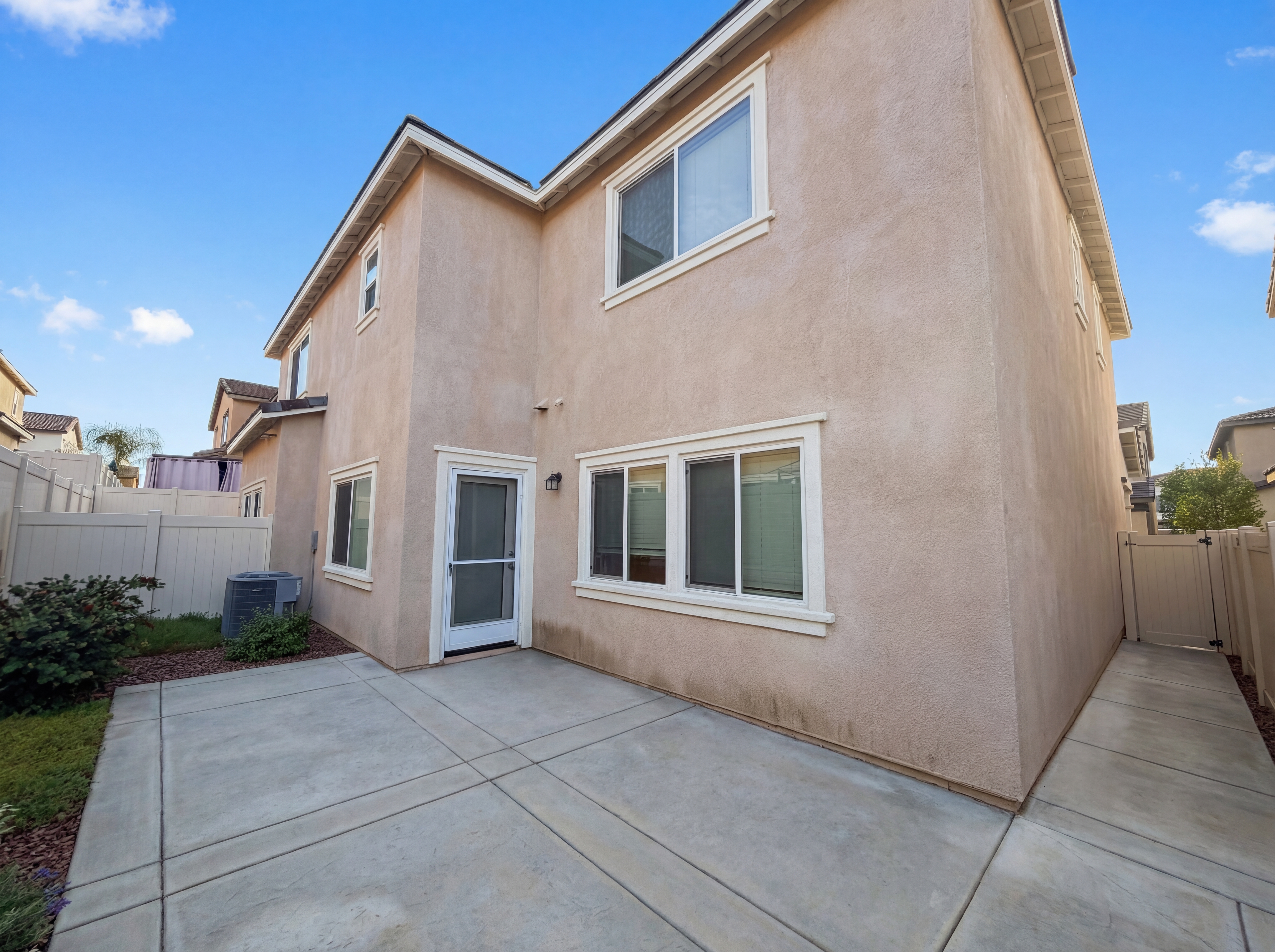 Photo 5 of 22 of 24266 Hazelnut Ave, Murrieta, CA