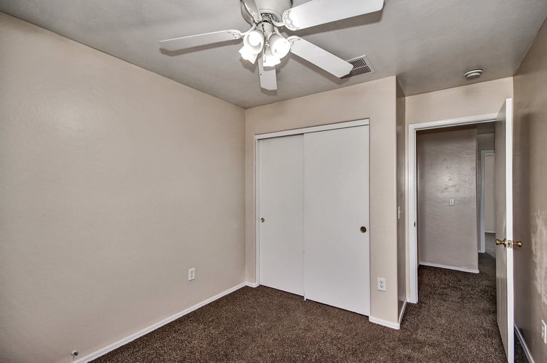Photo 18 of 24 - 4233 W Irwin Ave, Phoenix, AZ 85041