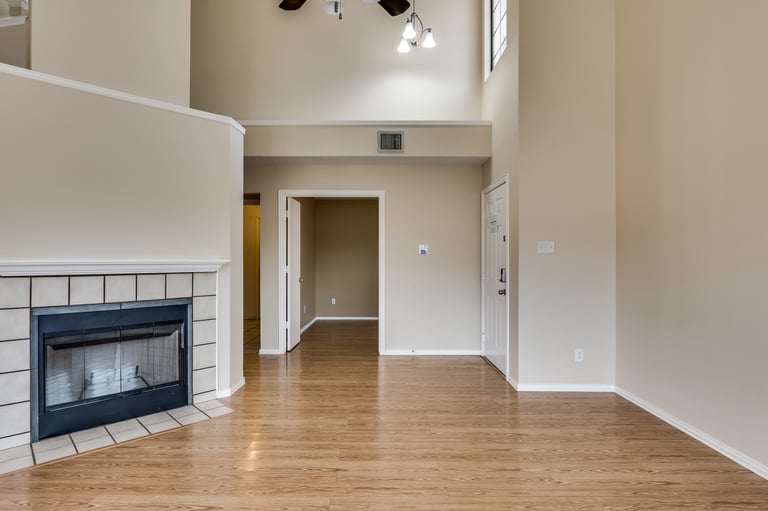 Photo 12 of 26 - 935 Boxwood Dr, Lewisville, TX 75067