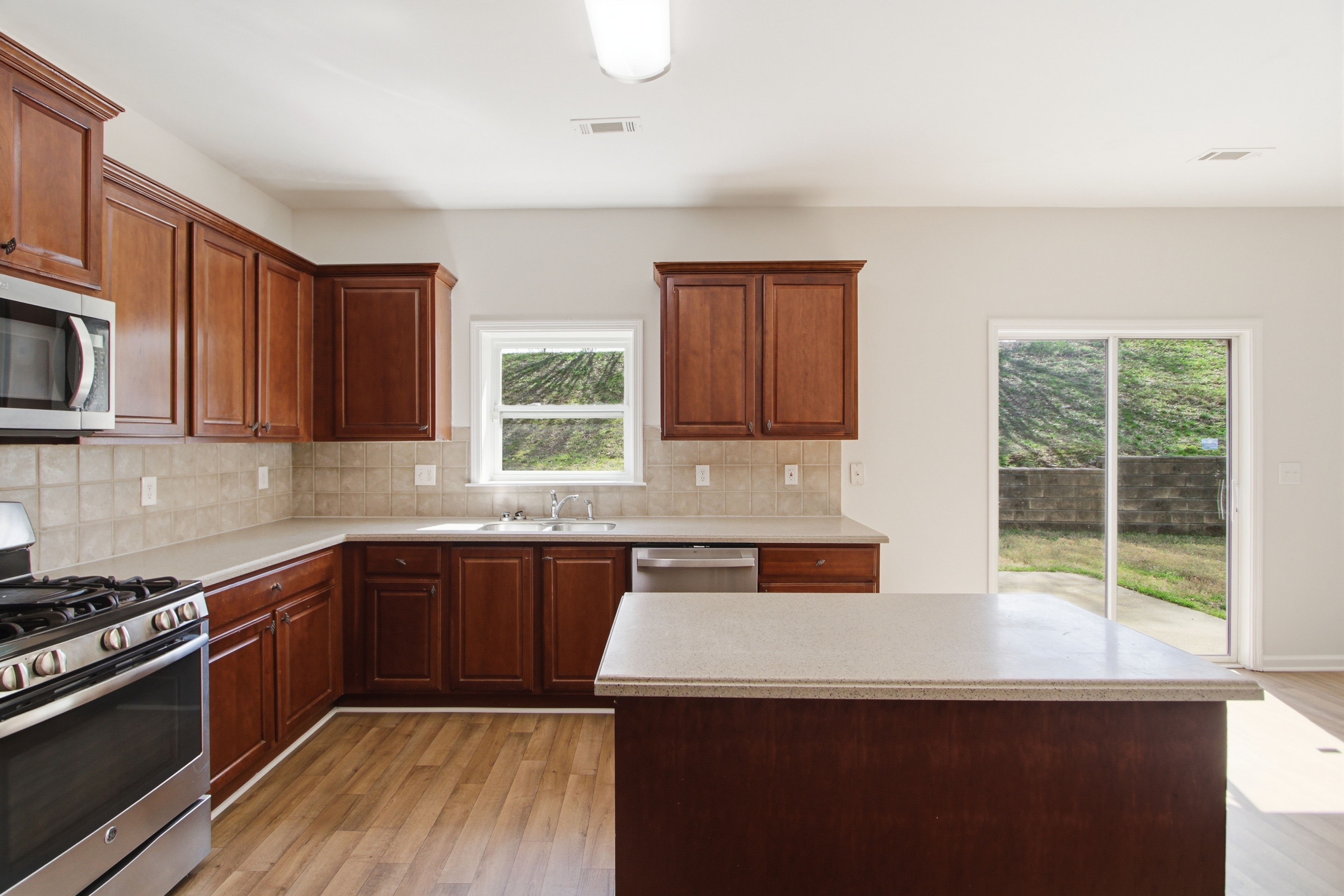 Photo 2 of 44 of 4003 Duran Ln, Auburn, GA