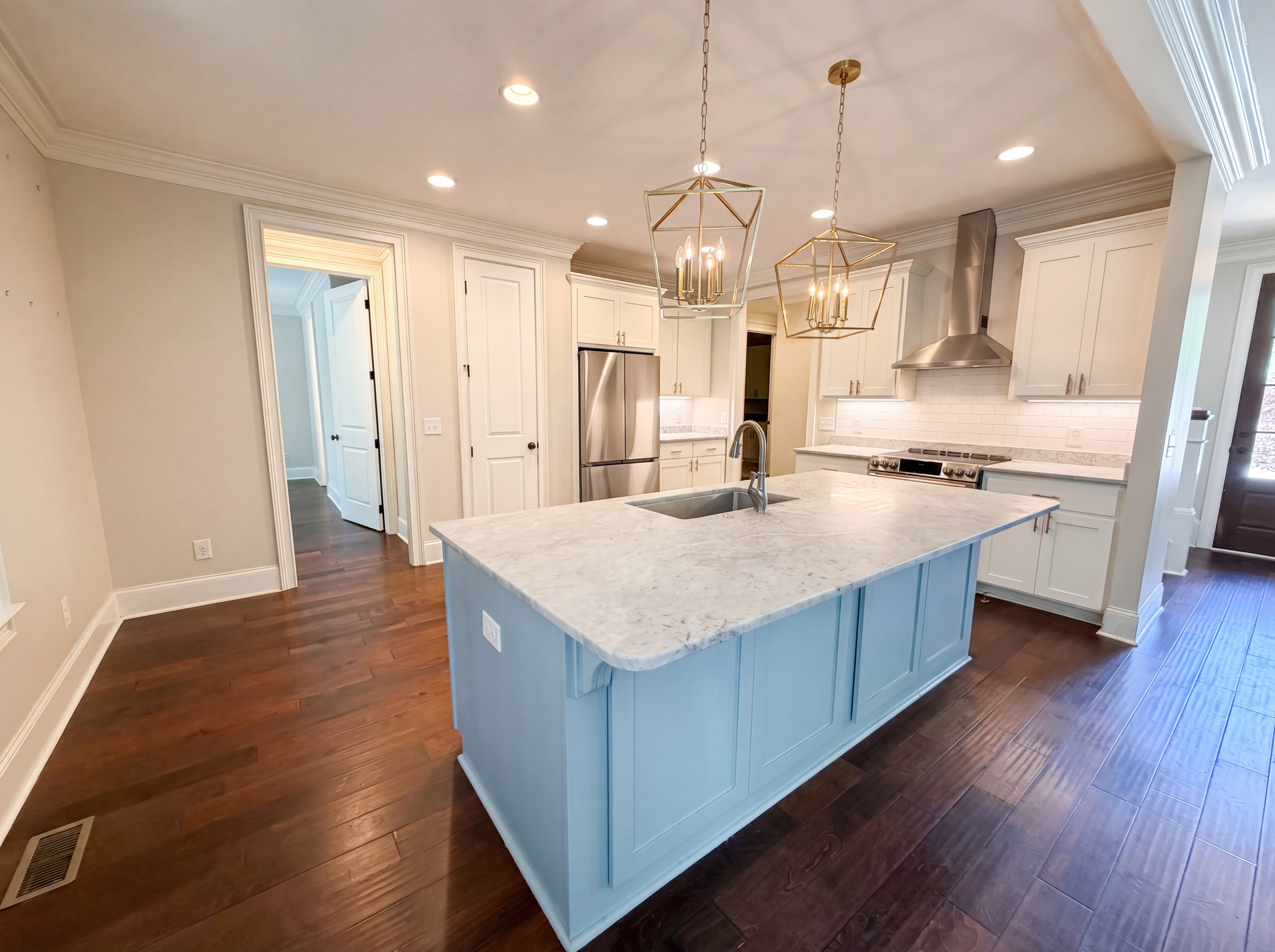 Photo 11 of 36 of 1901 Parrish Dr, Columbia, SC