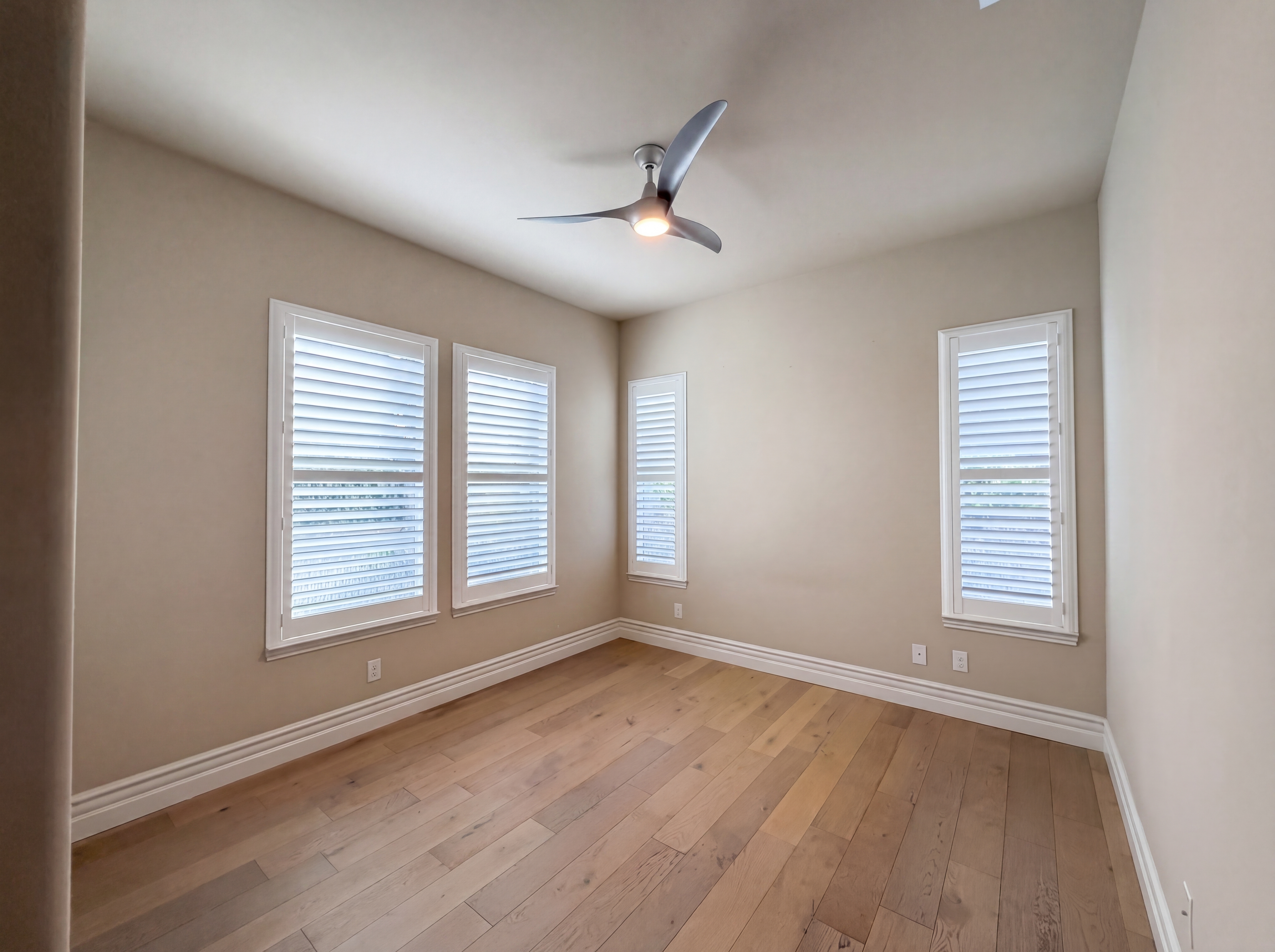 Photo 24 of 36 of 5601 Lakepointe Dr, Rocklin, CA