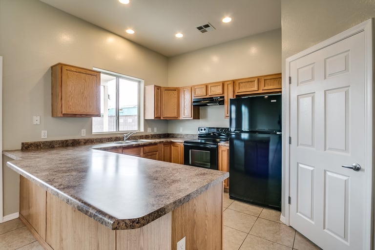 Photo 5 of 29 - 623 S 97th Way, Mesa, AZ 85208