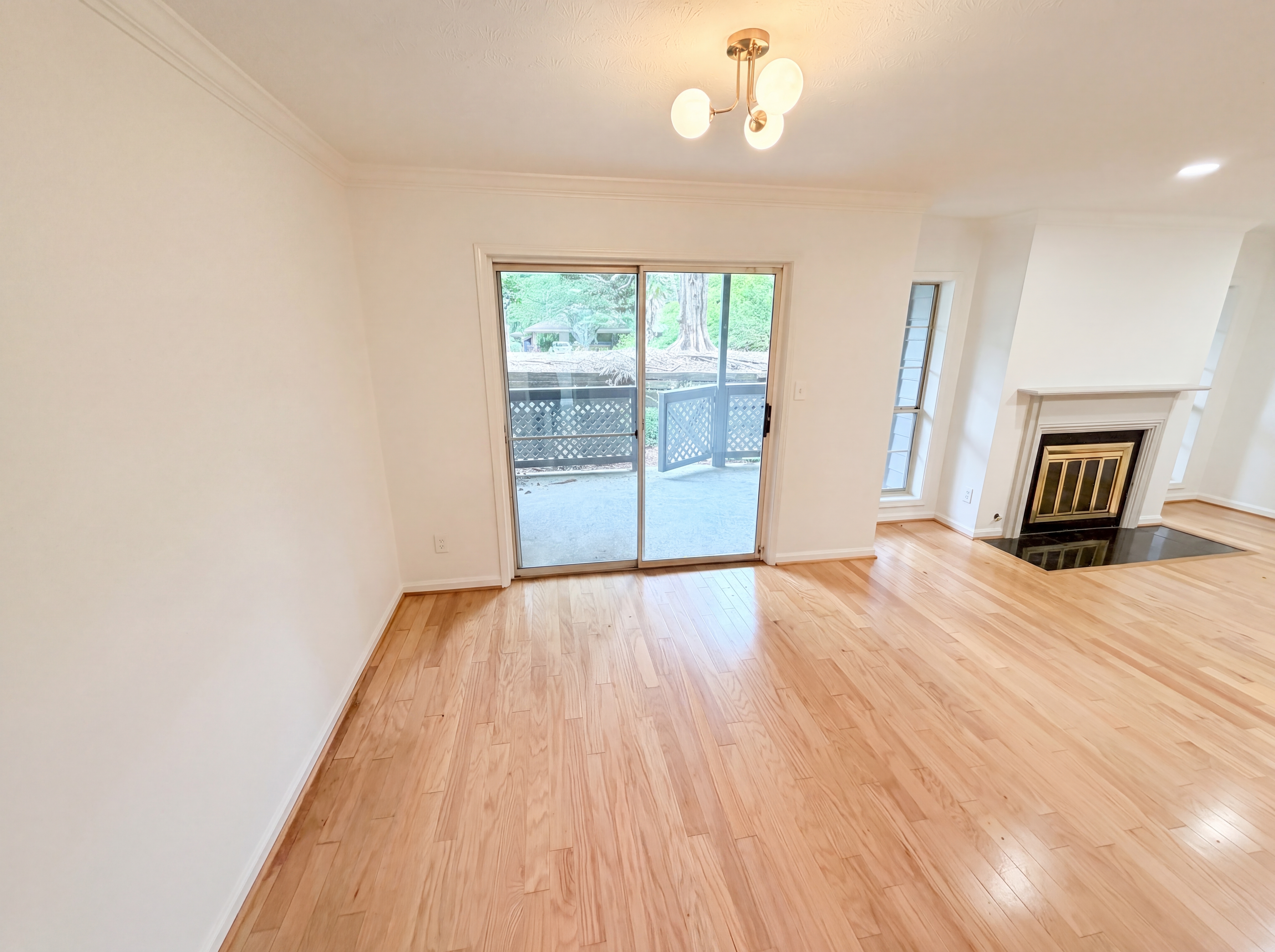 Photo 10 of 25 of 1128 Weatherstone Dr NE, Atlanta, GA