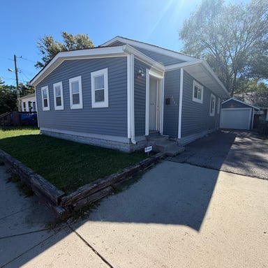 Property photo 1 of 3907 E 16th St