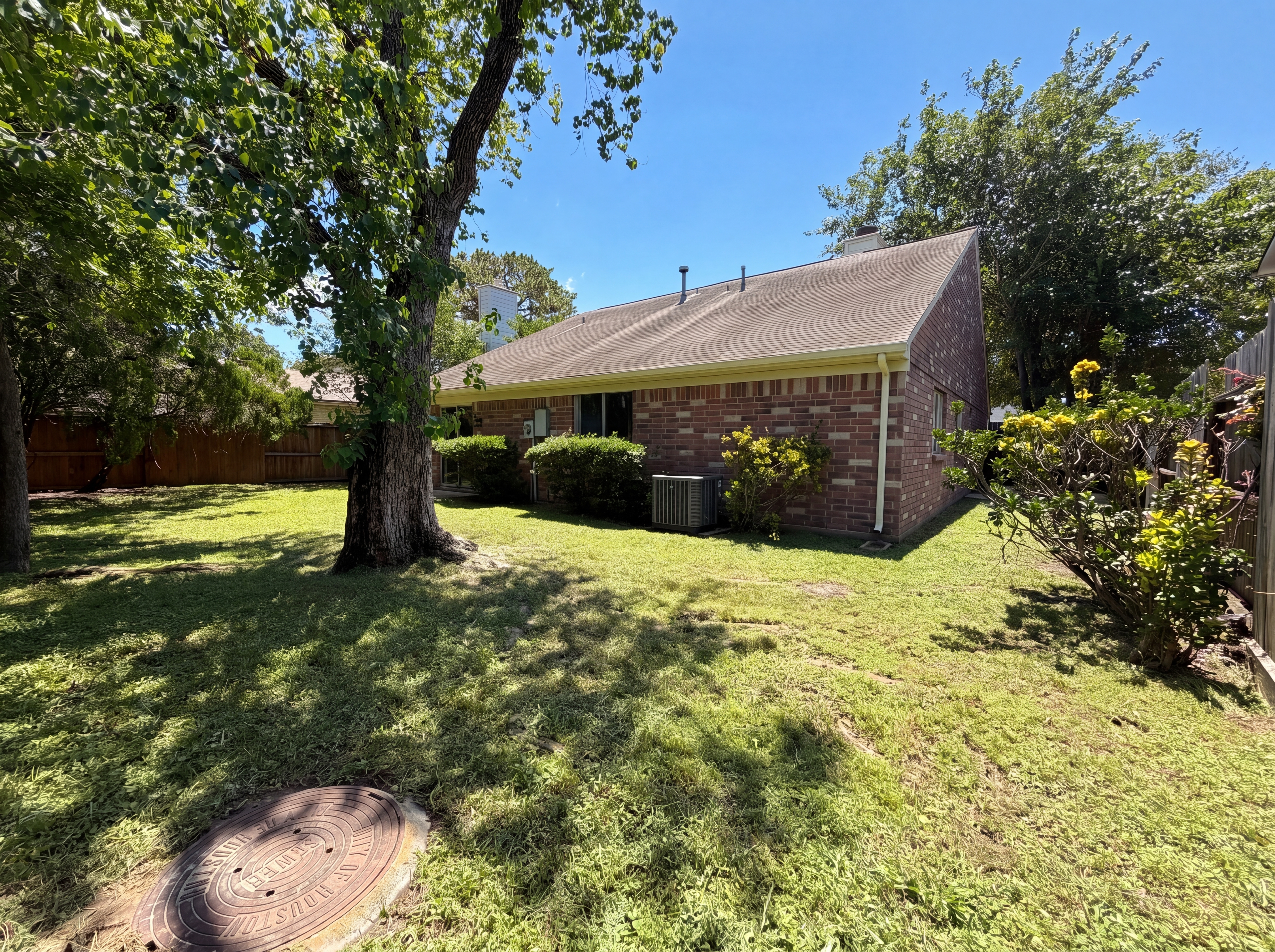 Photo 16 of 17 of 10422 Elk Point Ln, Houston, TX