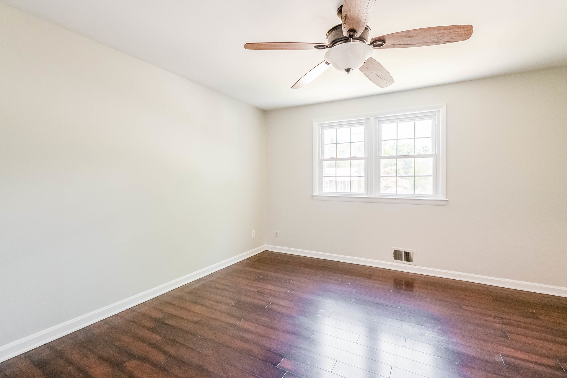 Photo 4 of 23 of 9206 Peabody St, Manassas, VA