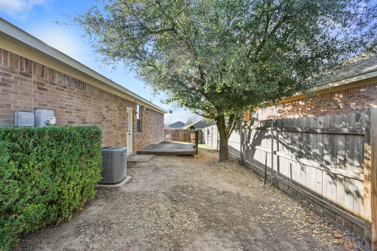 Photo 22 of 25 - 6337 Downeast Dr, Fort Worth, TX 76179