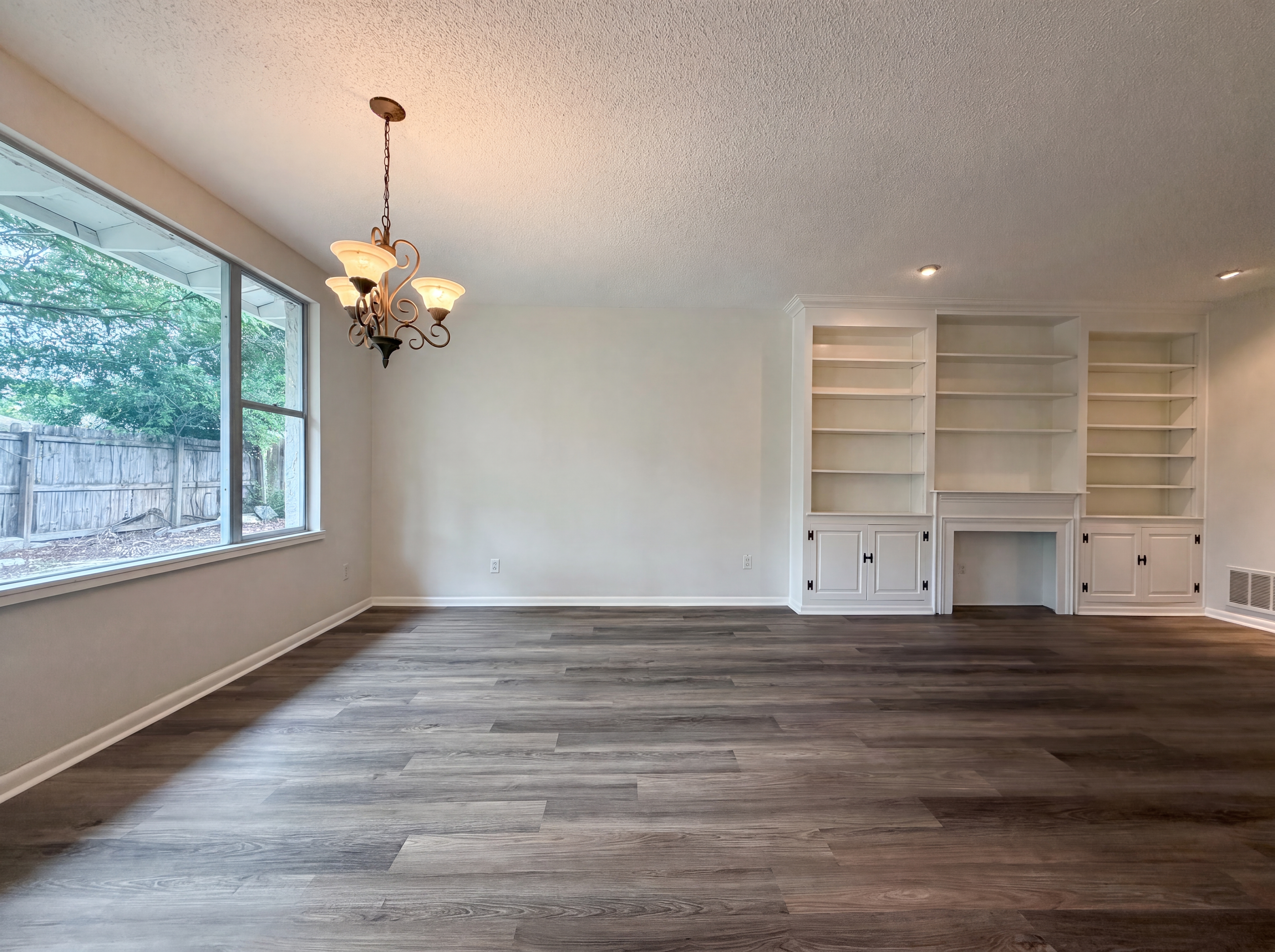 Photo 7 of 29 of 4412 Travelers Rd, Jacksonville, FL