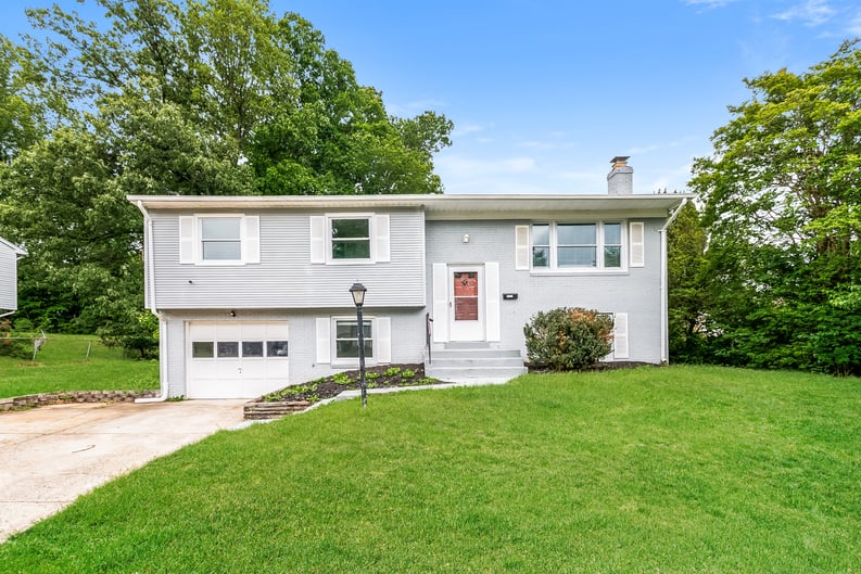 Property photo 1 of 13449 Nascoby Ln