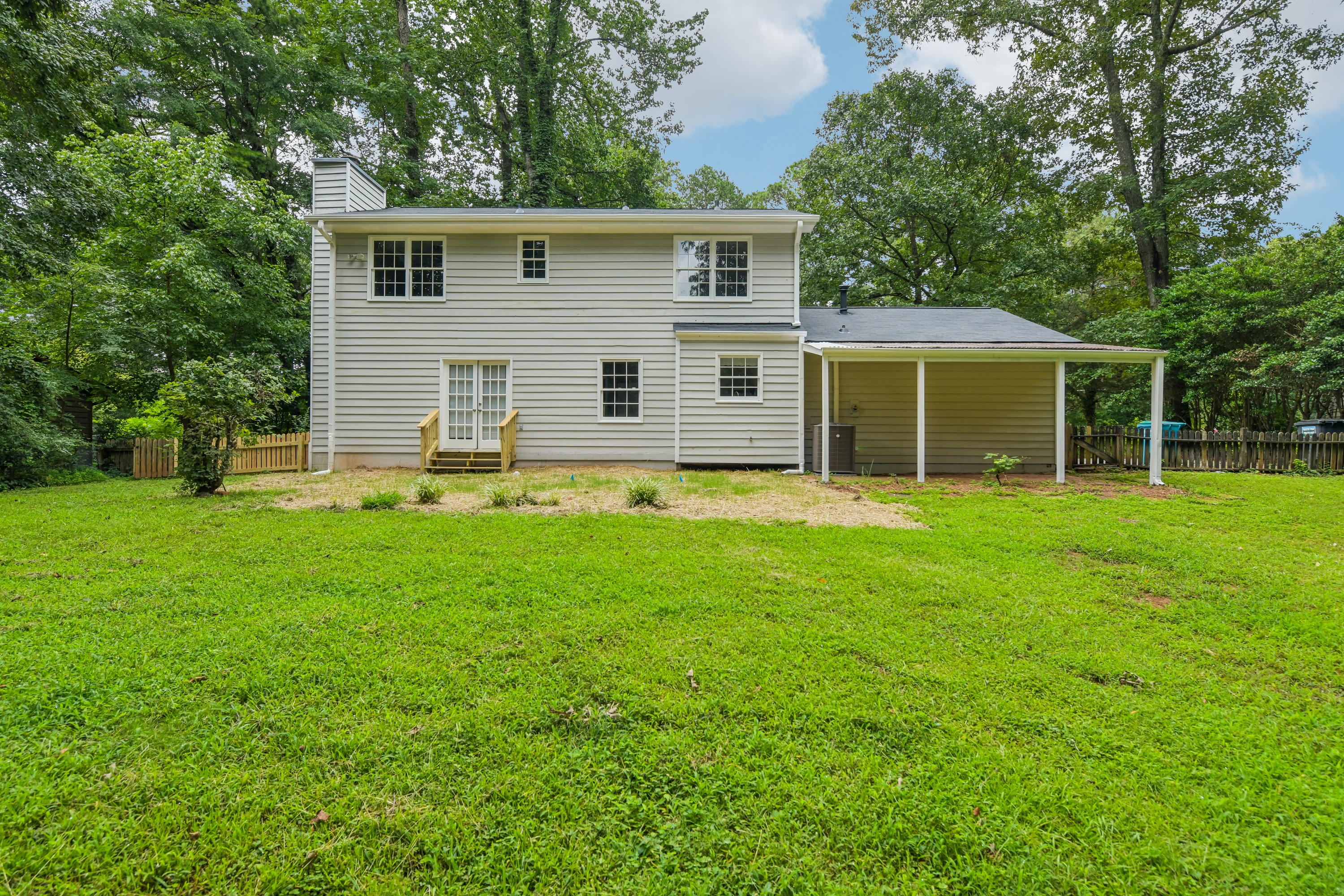 Photo 5 of 38 of 714 Continental Dr, Lawrenceville, GA