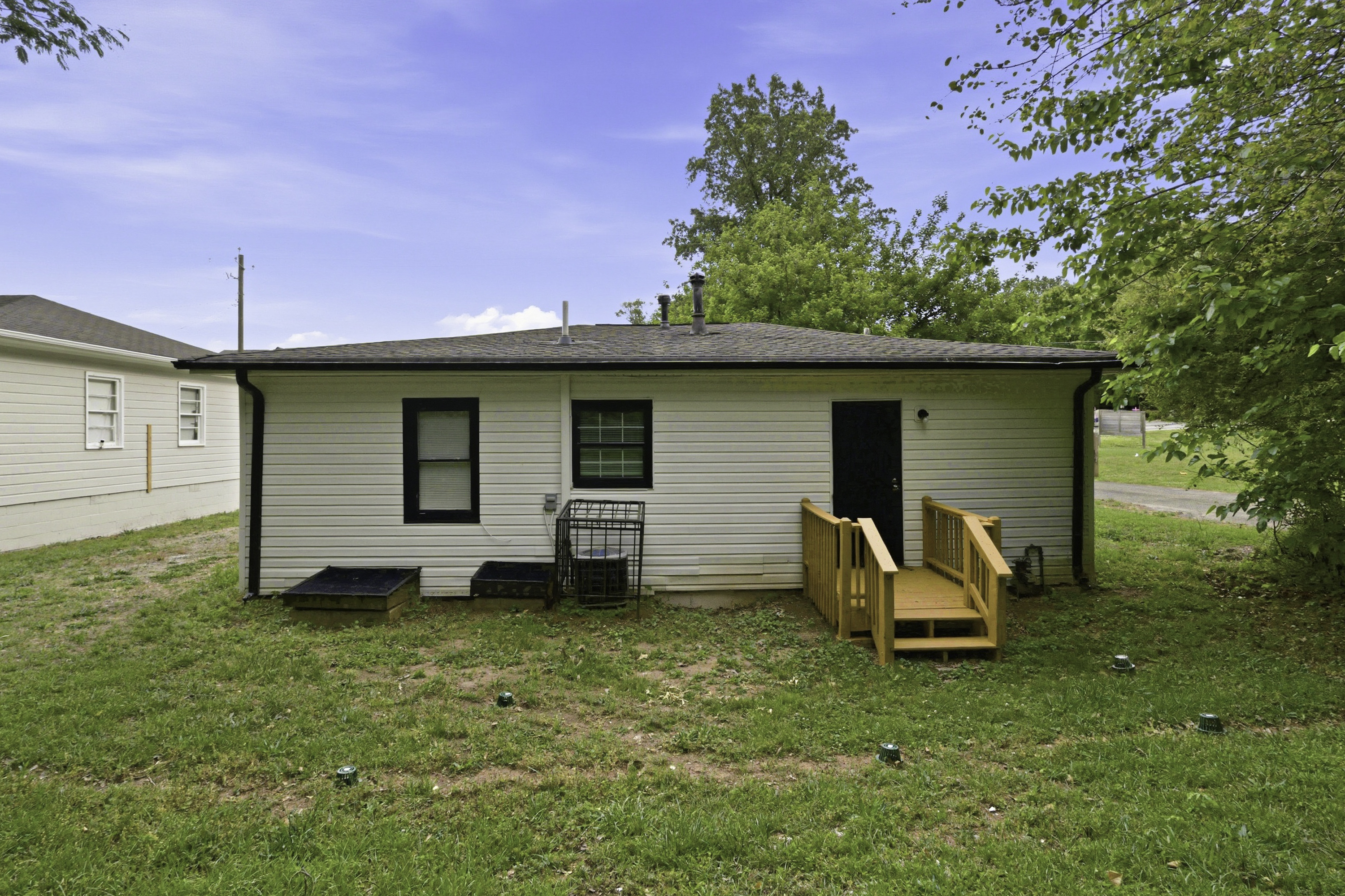 Photo 5 of 25 of 1620 Eastland Rd SE, Atlanta, GA