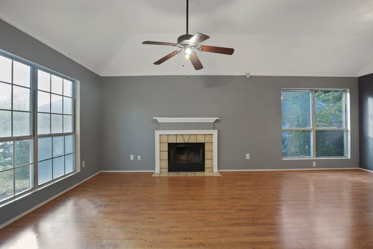 Photo 4 of 26 - 4641 Feathercrest Dr, Fort Worth, TX 76137