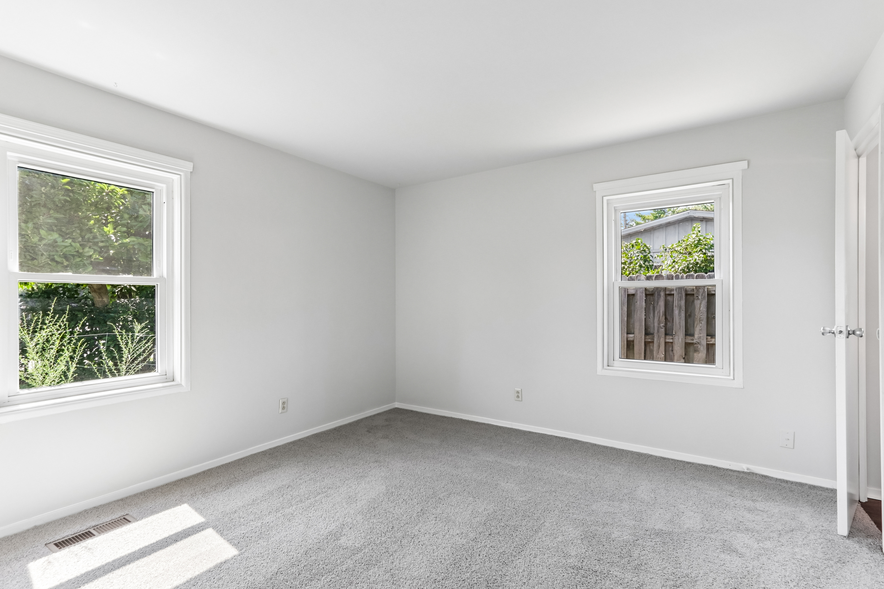 Photo 16 of 31 of 1006 Longfellow Ln, Plainfield, IN