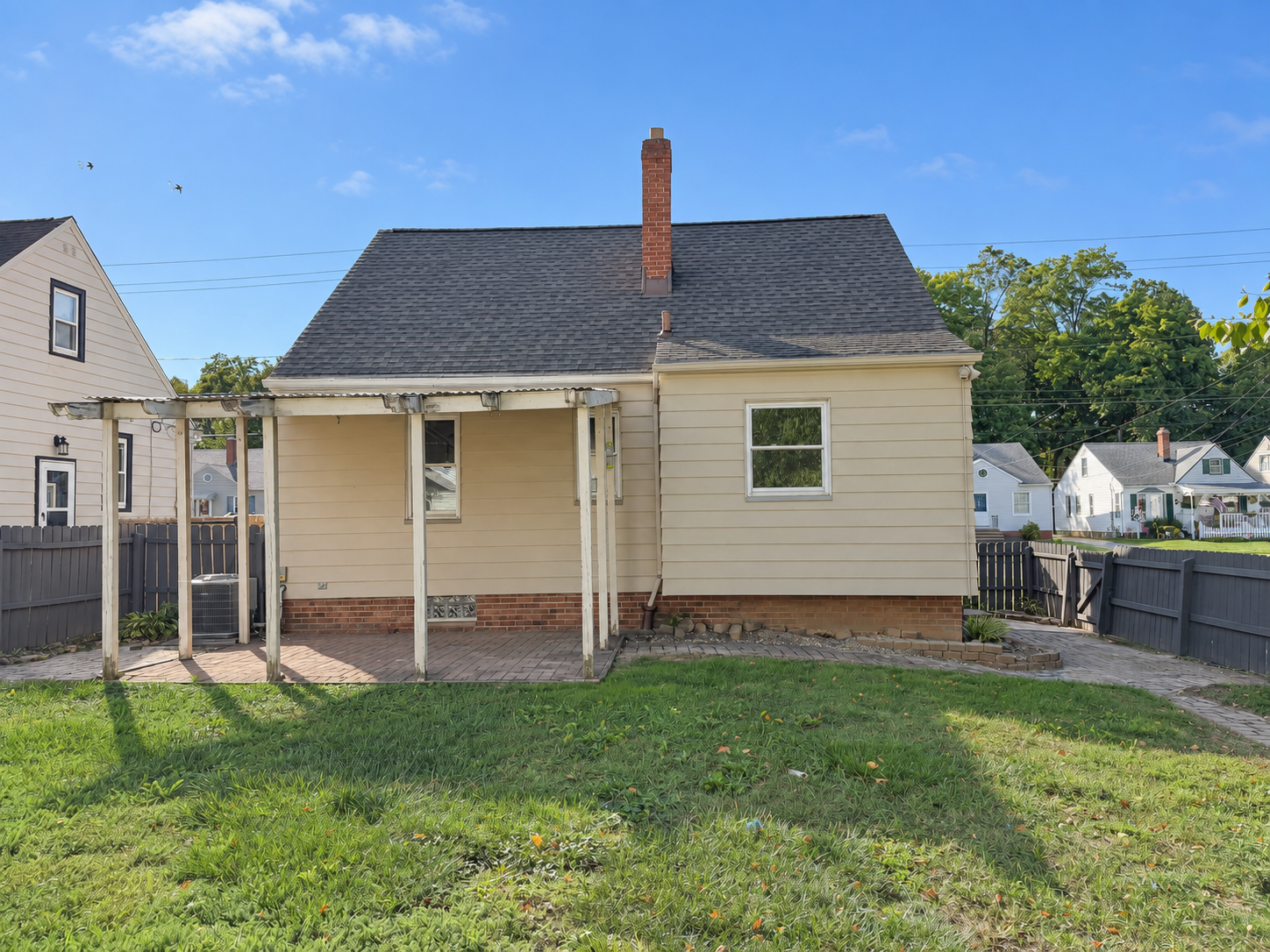 Photo 18 of 25 of 6437 Westminster Dr, Cleveland, OH