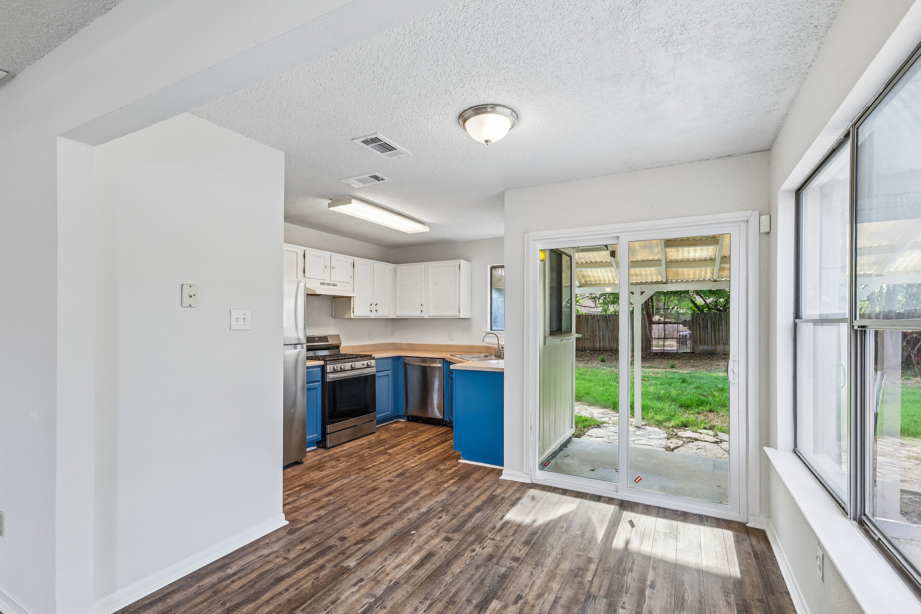 Photo 2 of 22 of 4508 Mesa Dr, Killeen, TX