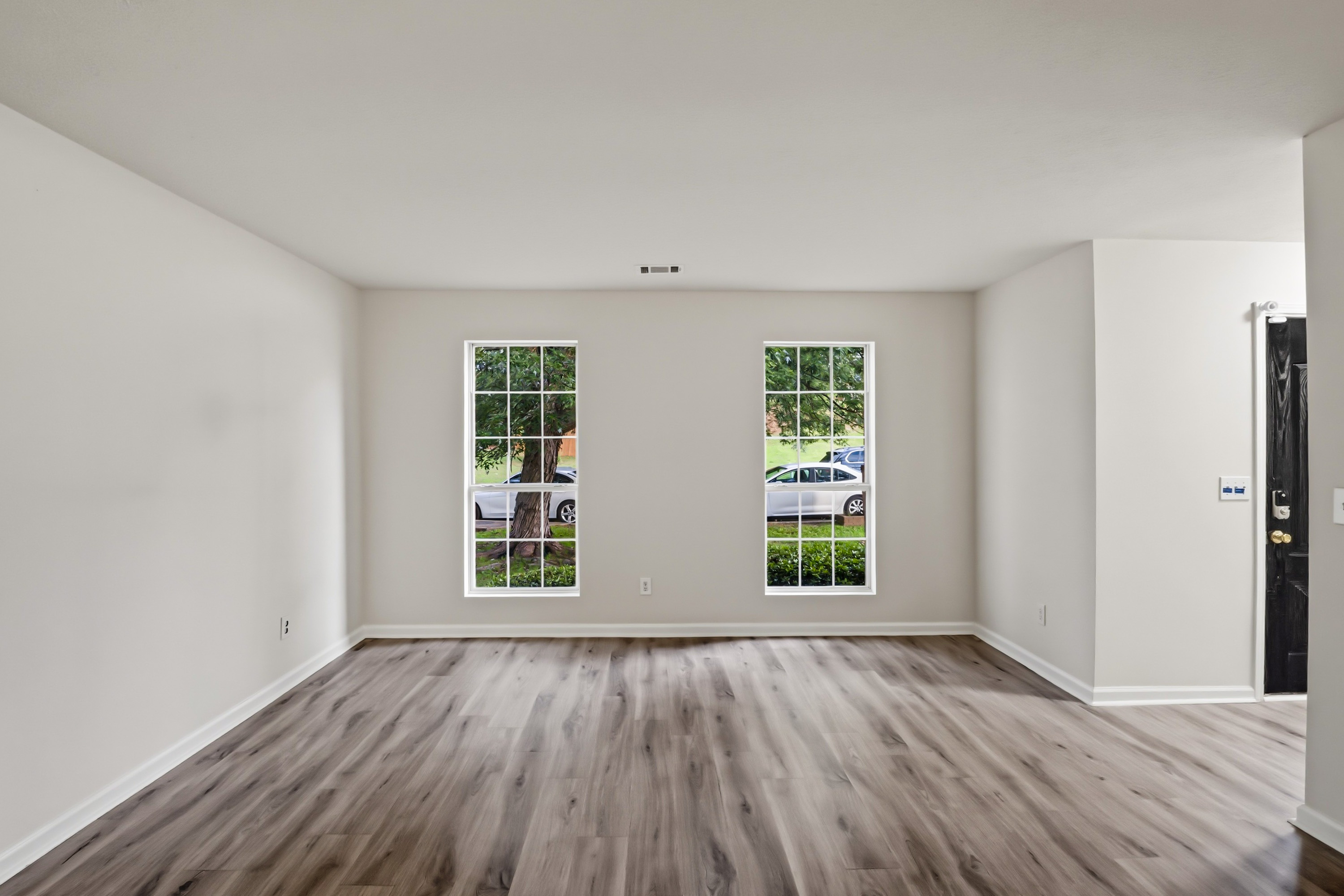 Photo 8 of 49 of 3825 Cedar Trace Ln, Ellenwood, GA