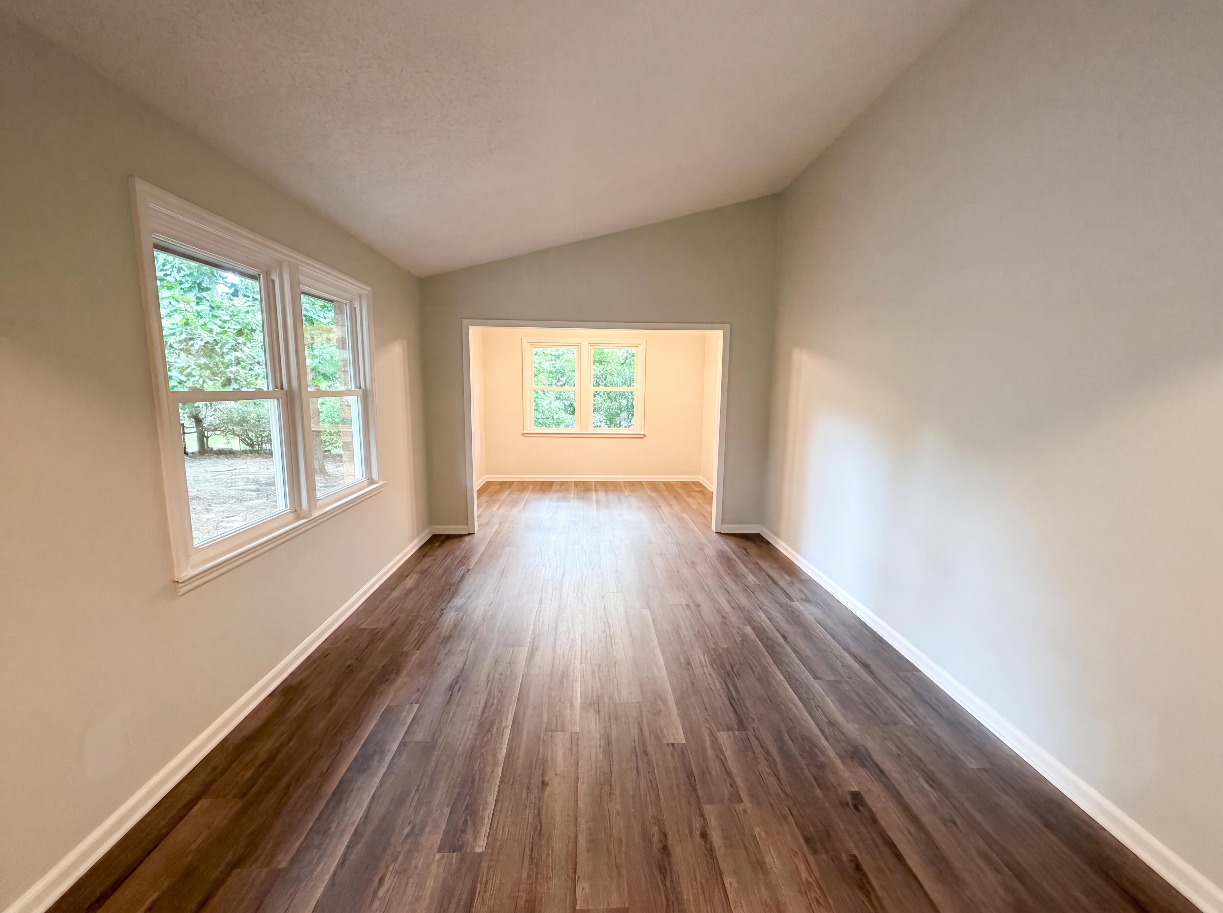 Photo 3 of 22 of 1820 Chantilly Dr, Columbia, SC
