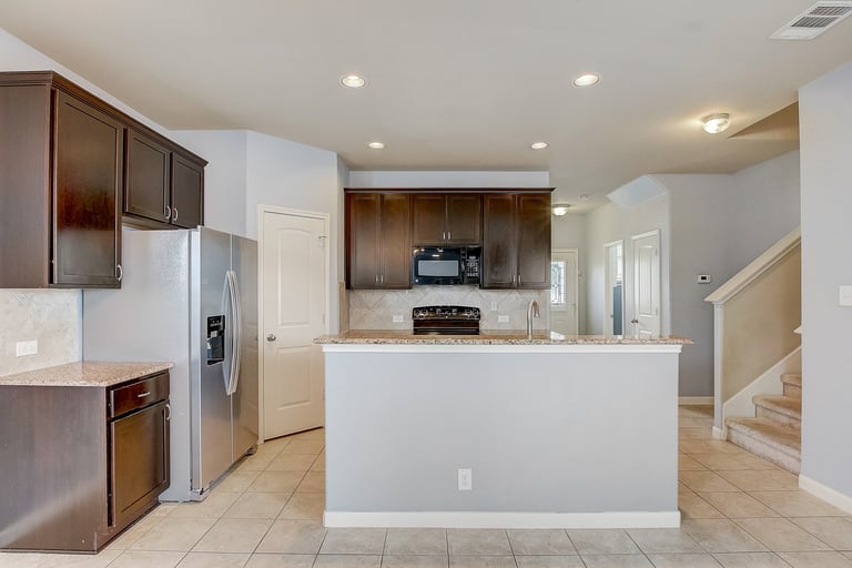 Photo 11 of 33 - 904 Alamo Plaza Dr, Cedar Park, TX 78613