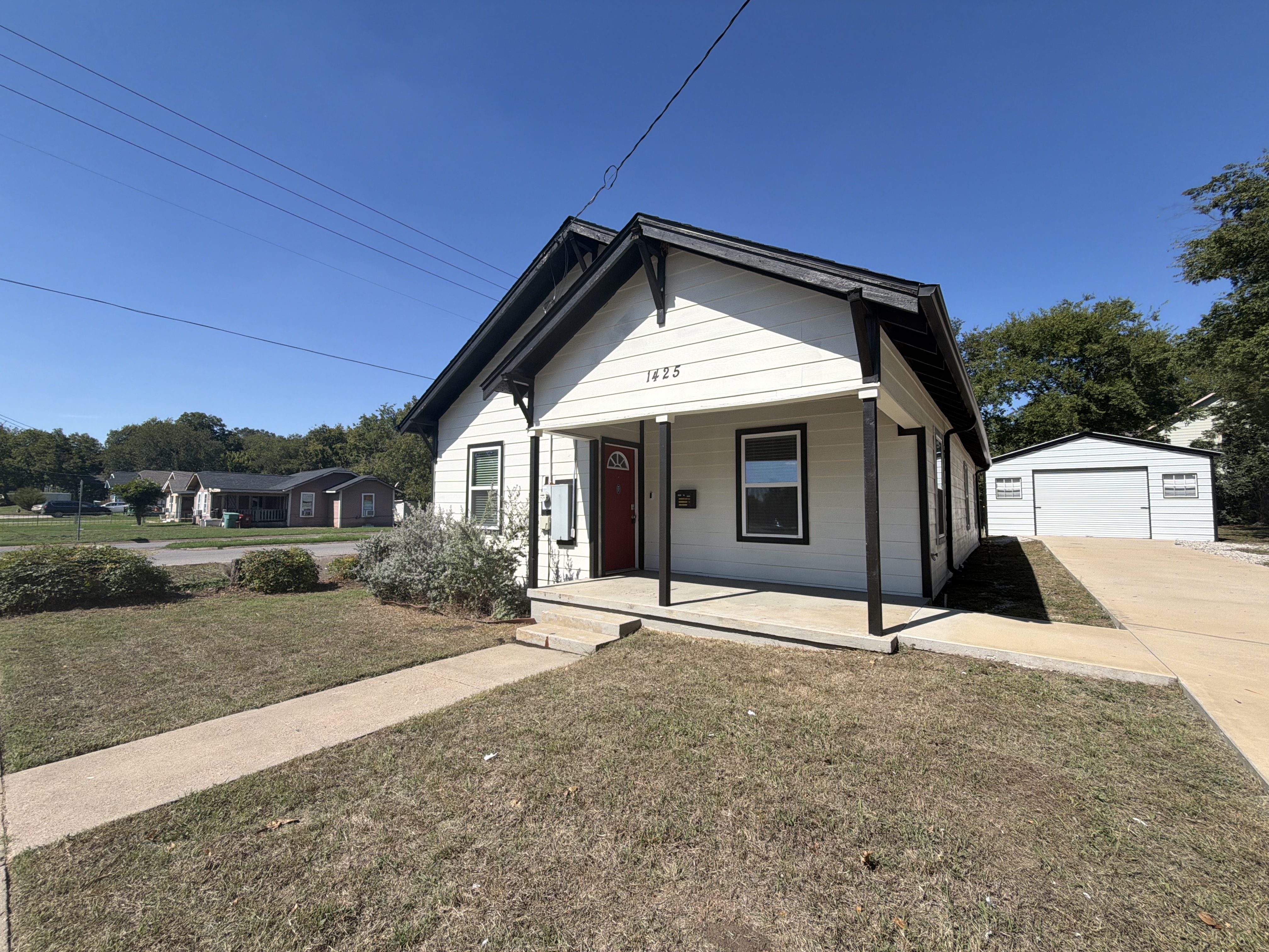 Photo 15 of 16 of 1425 E Cherry St, Sherman, TX