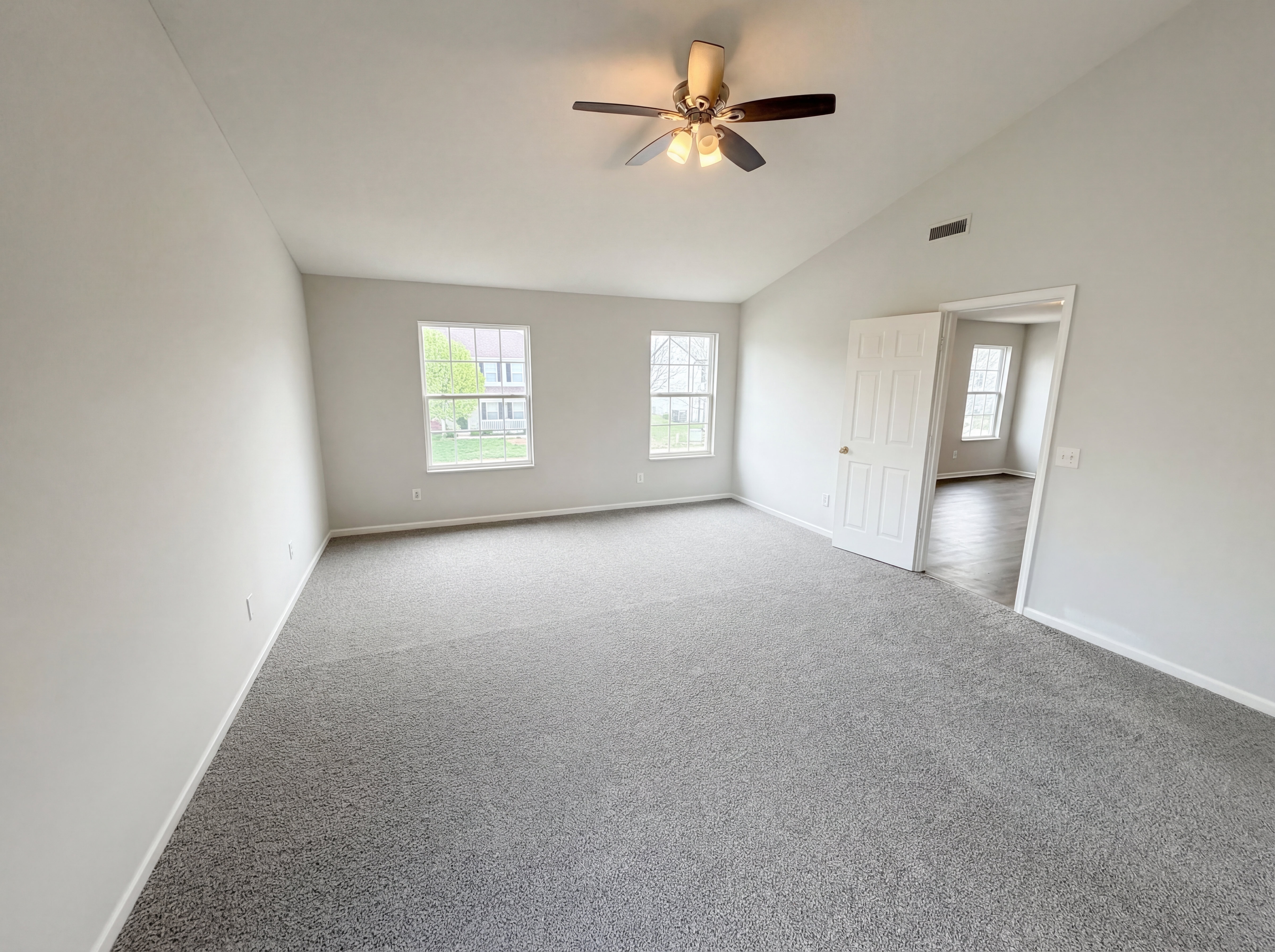 Photo 4 of 28 of 8911 Alto Way, Indianapolis, IN