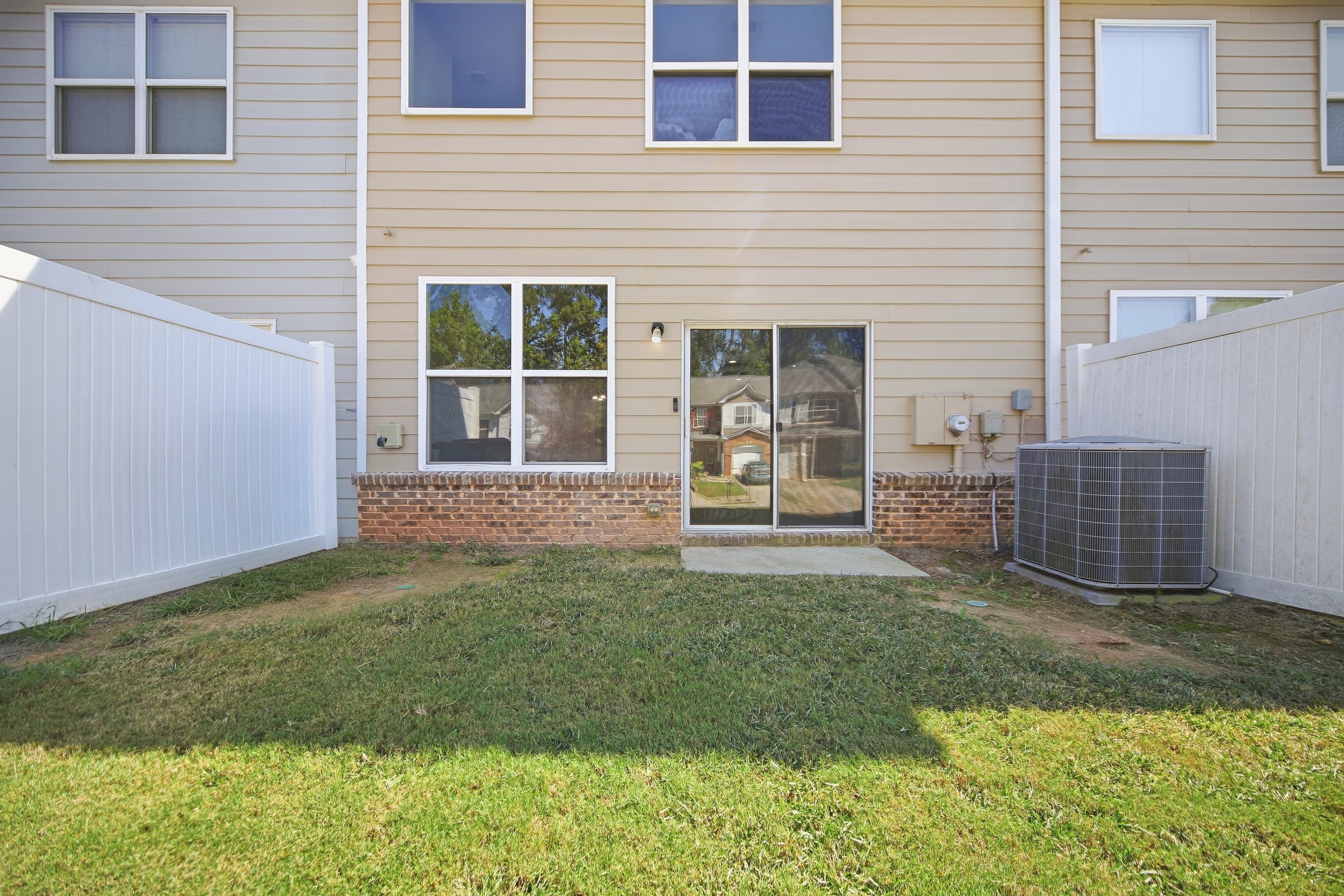 Photo 5 of 22 of 3318 Fernview Dr, Lawrenceville, GA