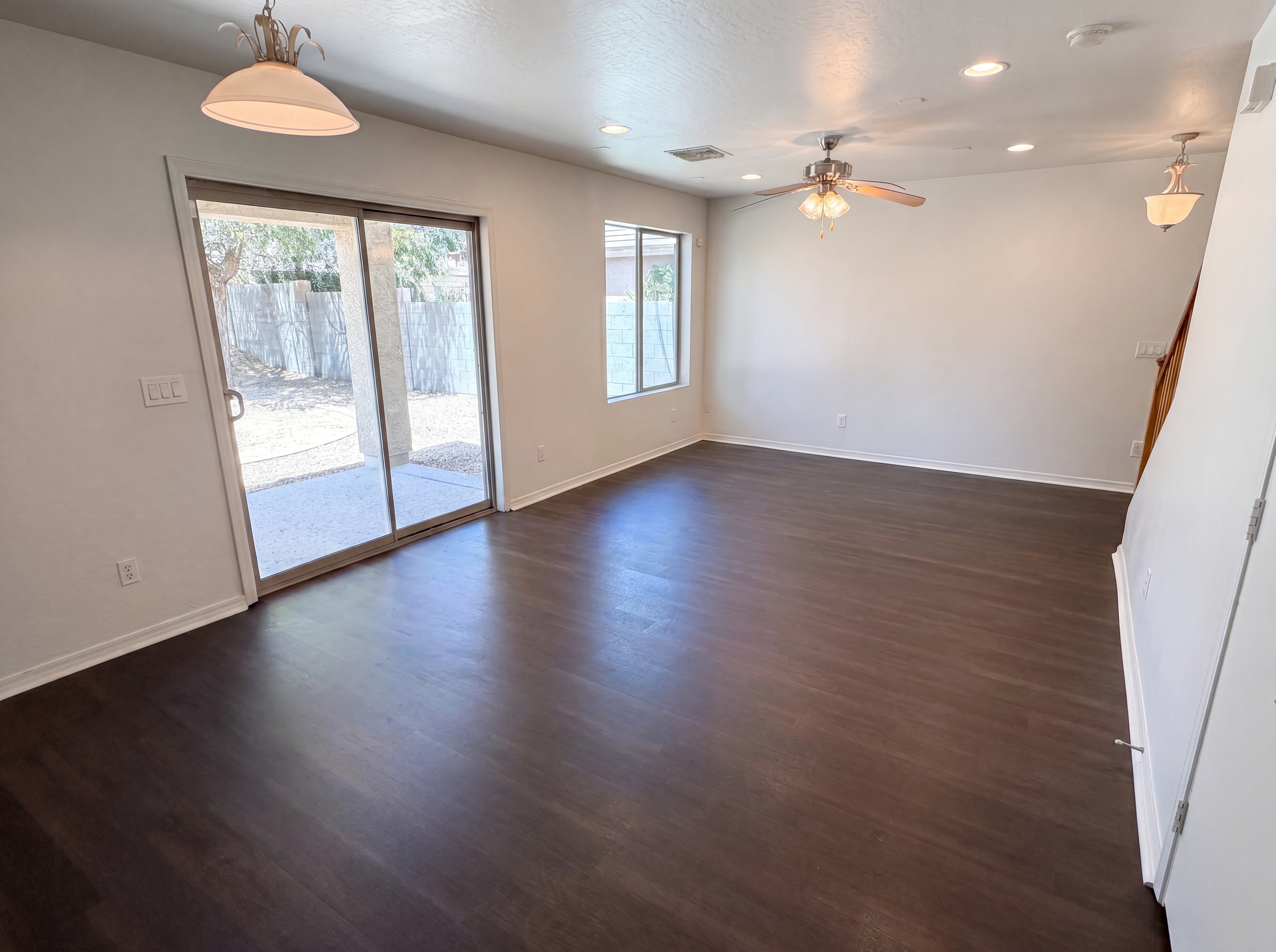 Photo 8 of 27 of 13976 W Port Royale Ln, Surprise, AZ