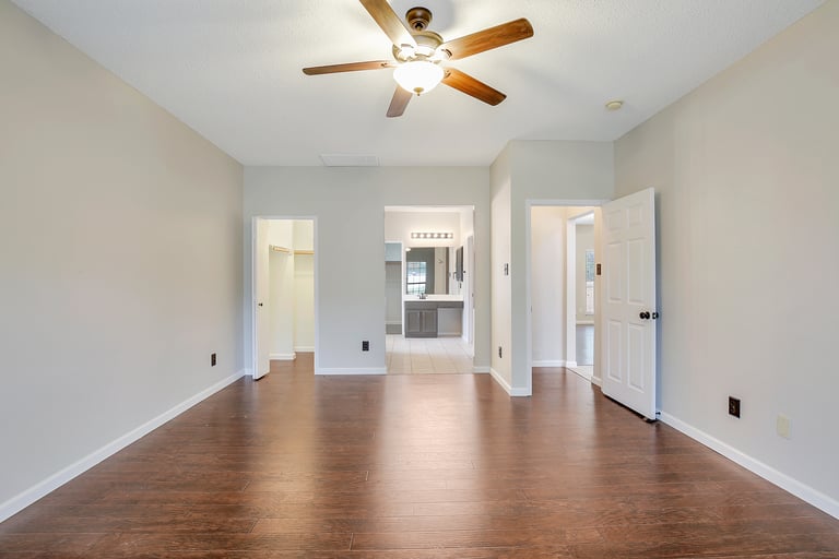 Photo 16 of 26 - 5716 Wimbledon Cir, Haltom City, TX 76137