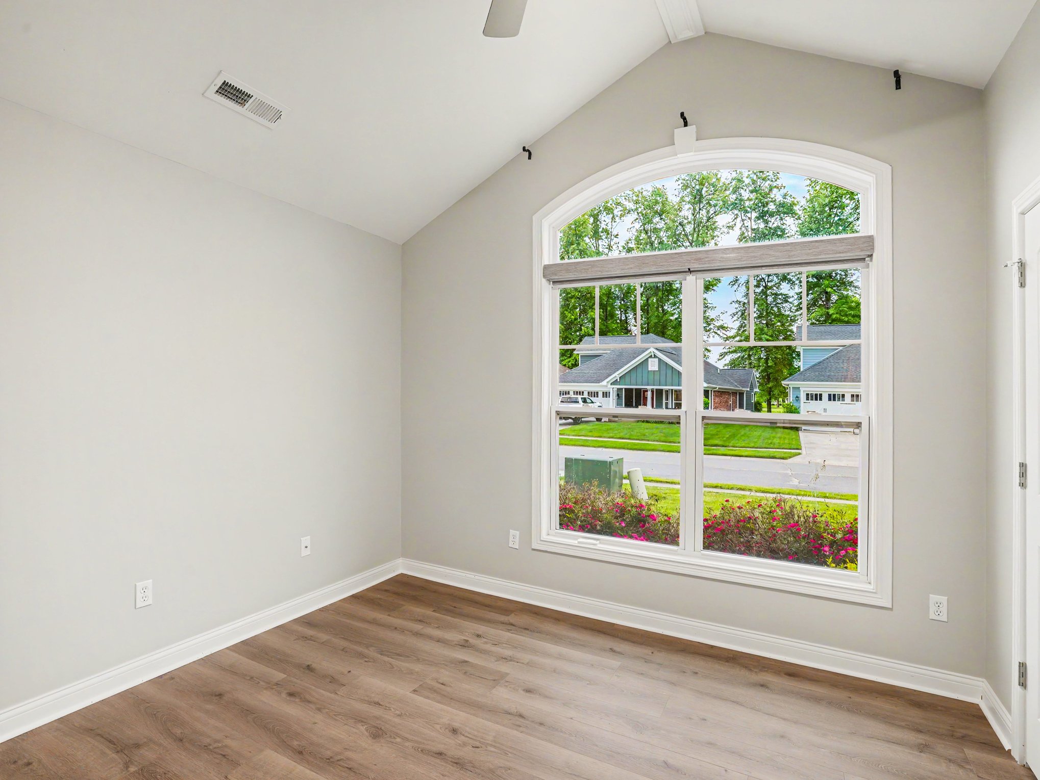 Photo 9 of 16 of 1612 Pine Valley Way, Henryville, IN