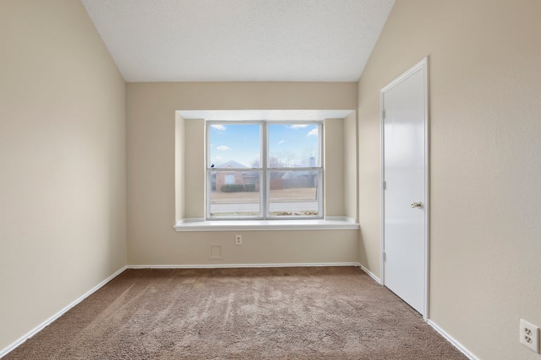 Photo 16 of 26 - 1113 Rosewood Ln, Lancaster, TX 75146