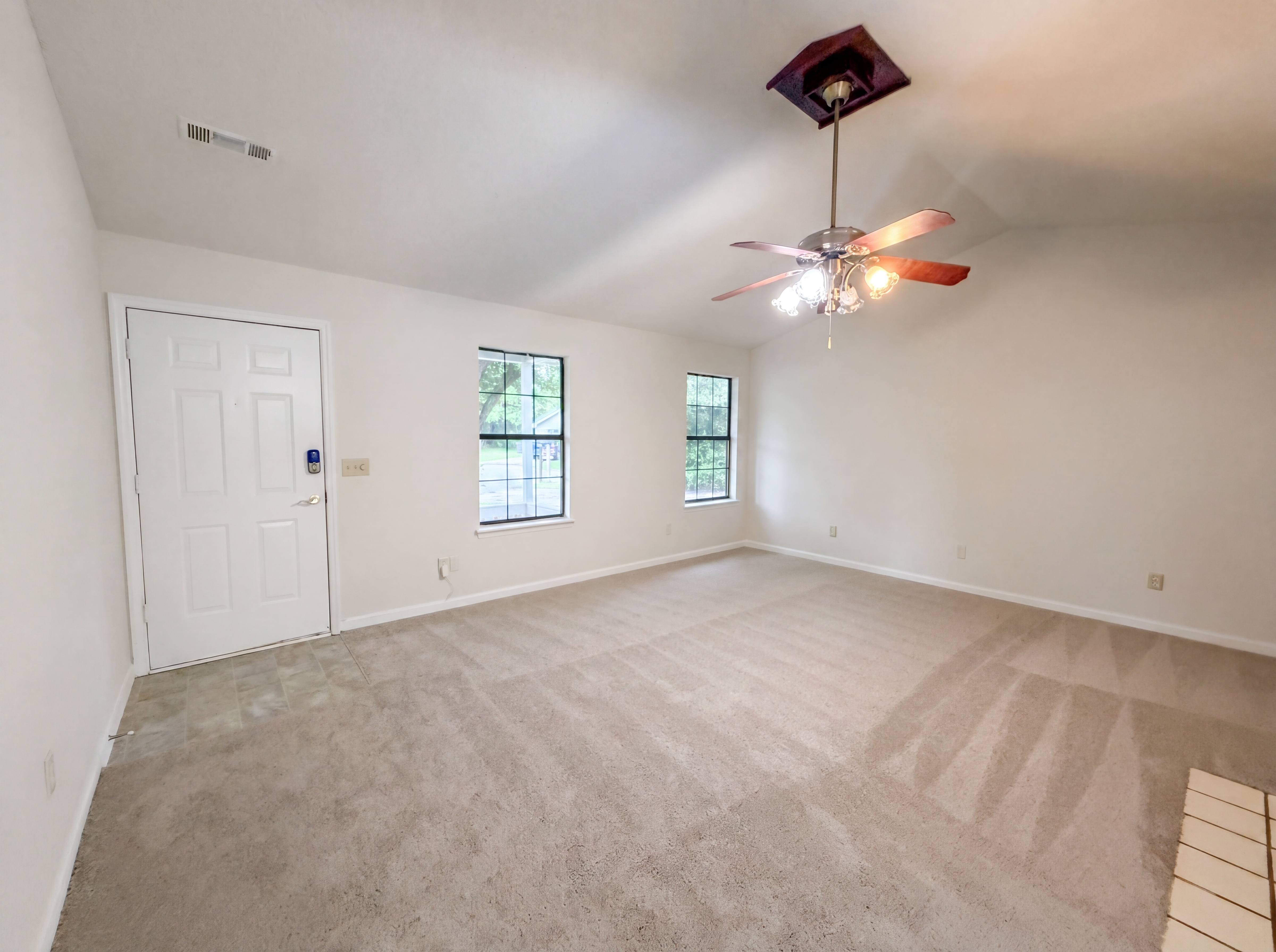 Photo 6 of 17 of 422 Allen Ct, Ladson, SC