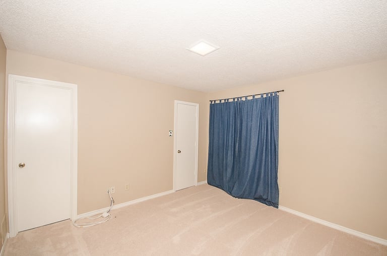 Photo 24 of 28 - 6436 Genstar Ln, Dallas, TX 75252