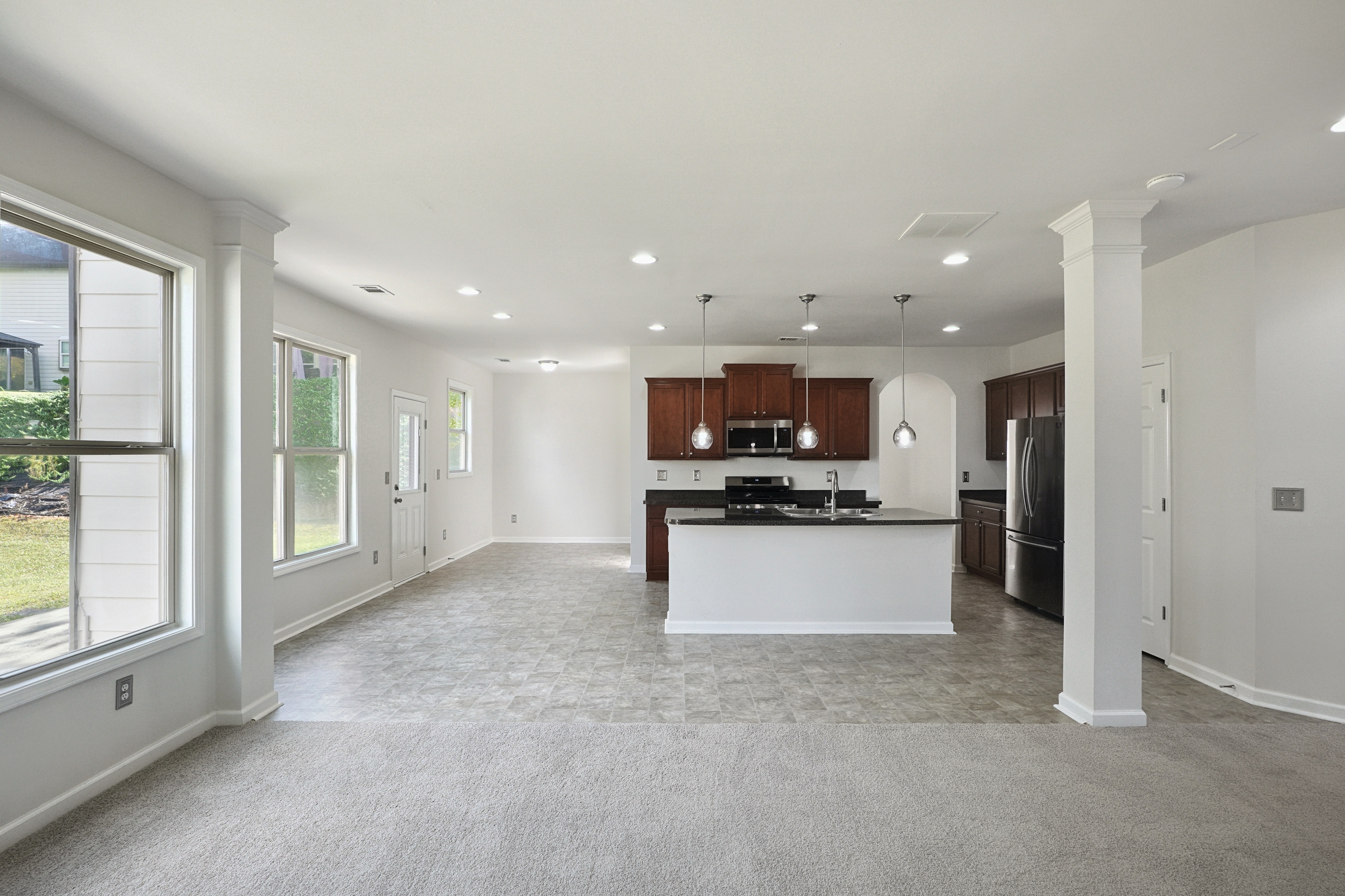 Photo 9 of 35 of 6003 Providence Dr, Union City, GA