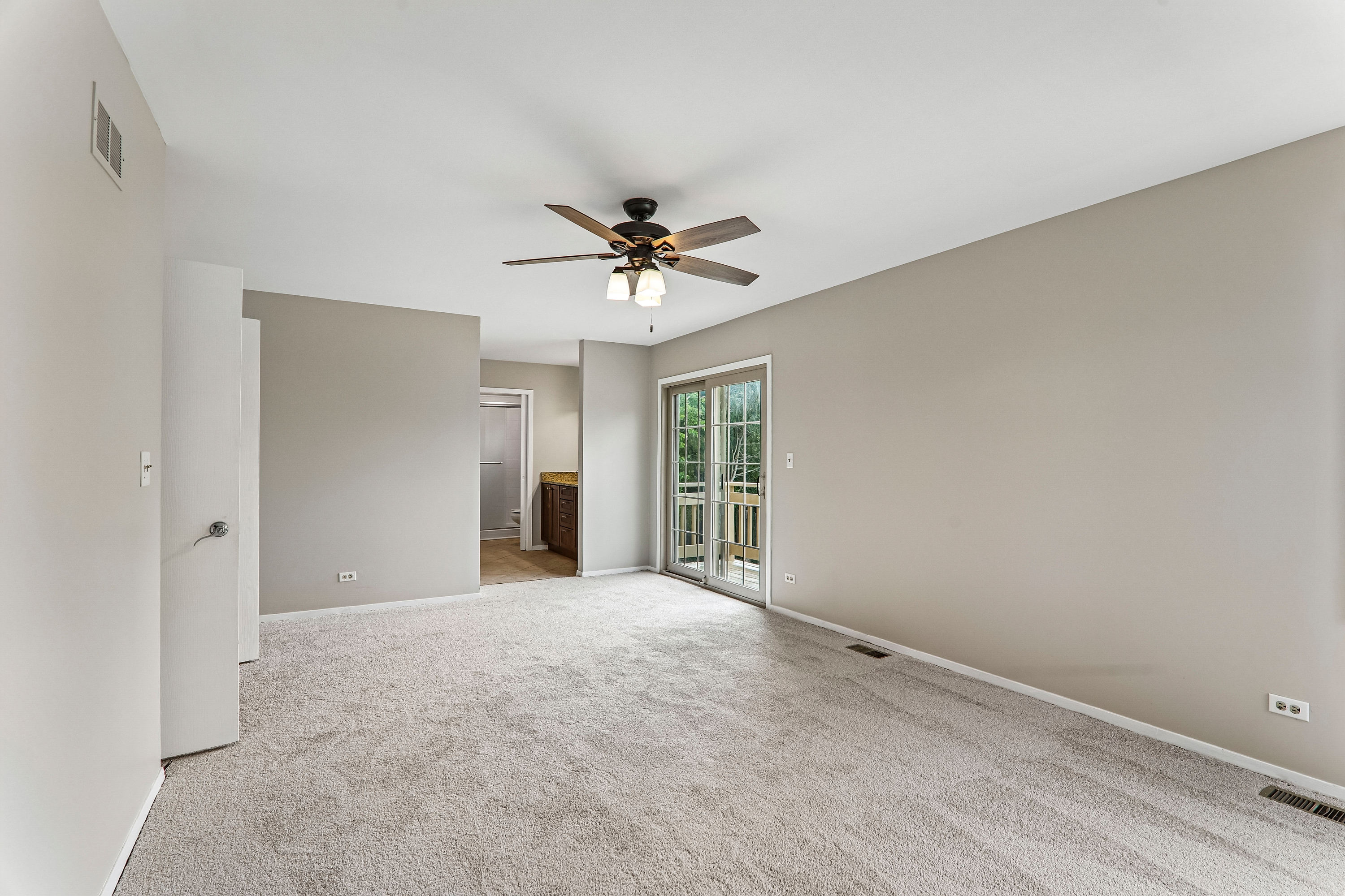 Photo 32 of 41 of 4399 Bluebird Ct, Gurnee, IL