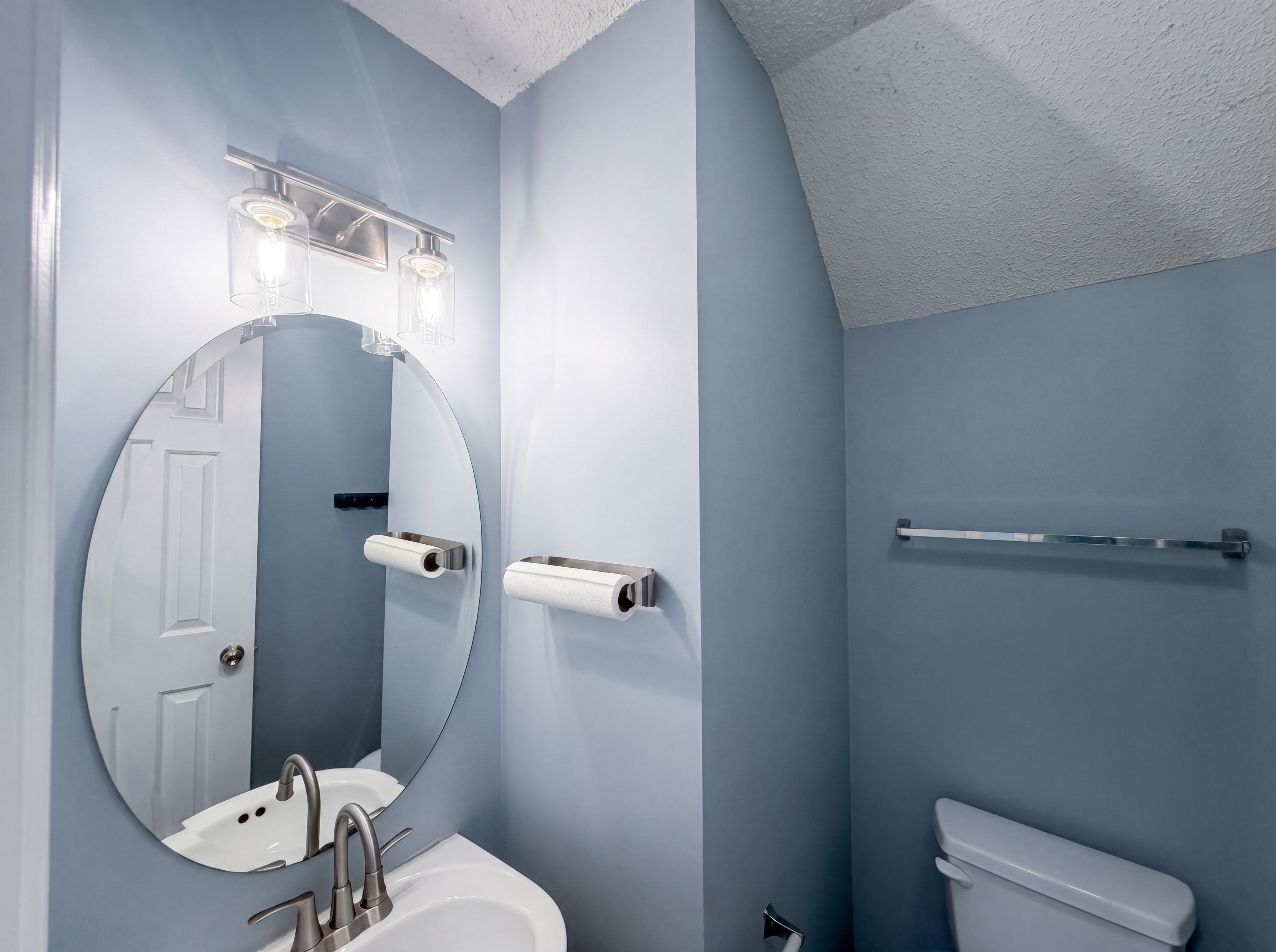 Photo 8 of 17 of 6005 Silkwater Ct, Raleigh, NC