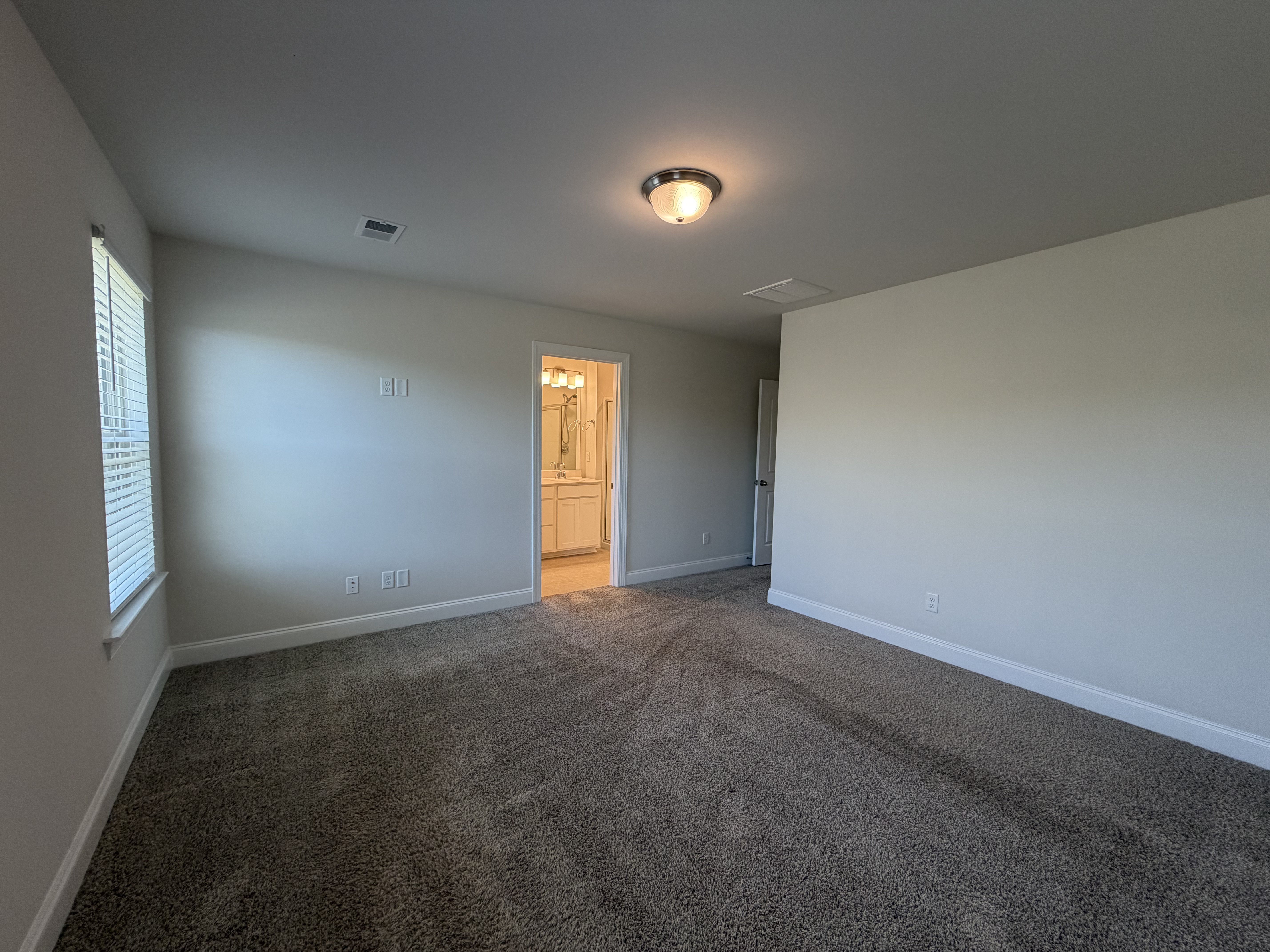 Photo 5 of 21 of 952 Oak Ridge Ln, Columbia, TN