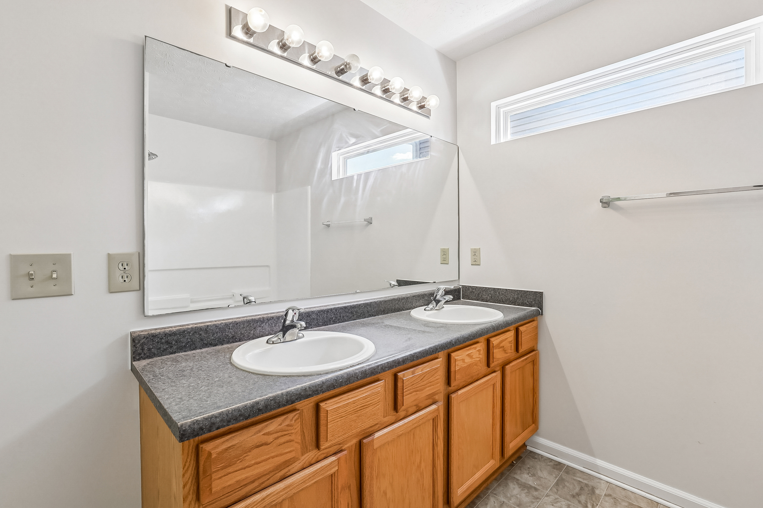 Photo 6 of 26 of 2045 Sotheby Ln, Indianapolis, IN