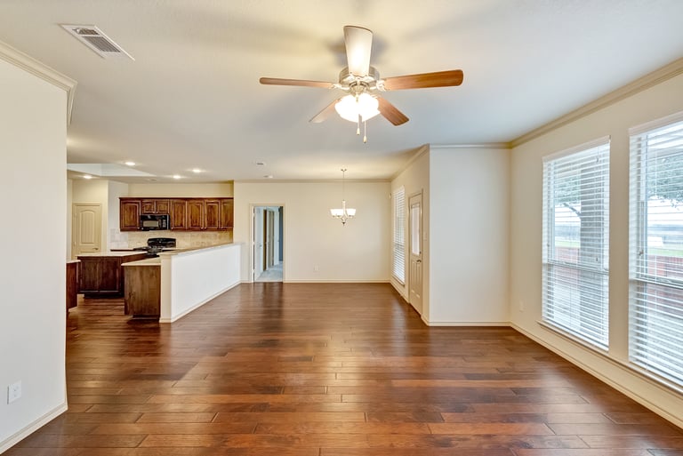 Photo 13 of 28 - 8212 Misty Water Dr, Fort Worth, TX 76131